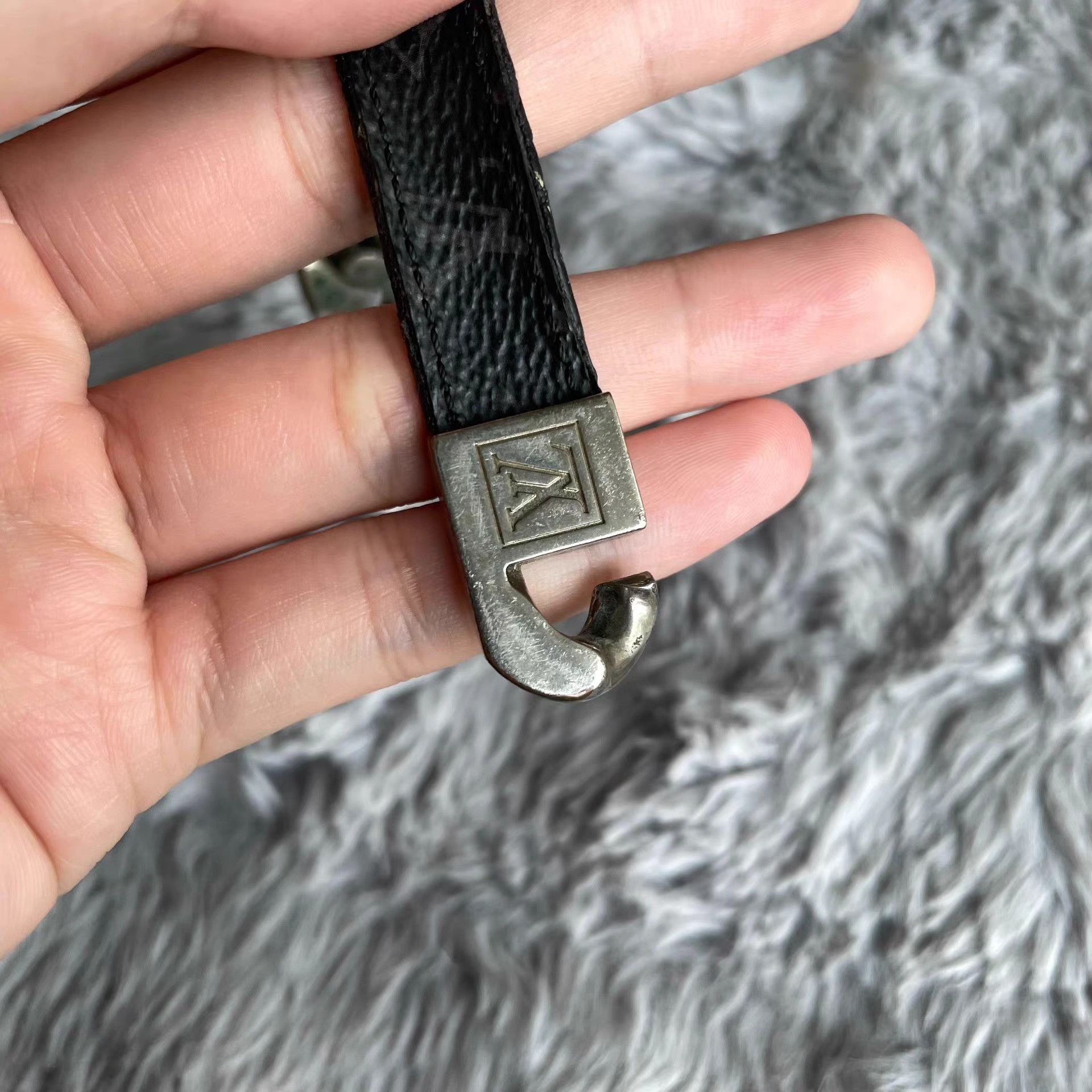 Louis Vuitton Louis Vuitton LV Monogram Bracelet 19cm Size ONE SIZE - 4 Thumbnail
