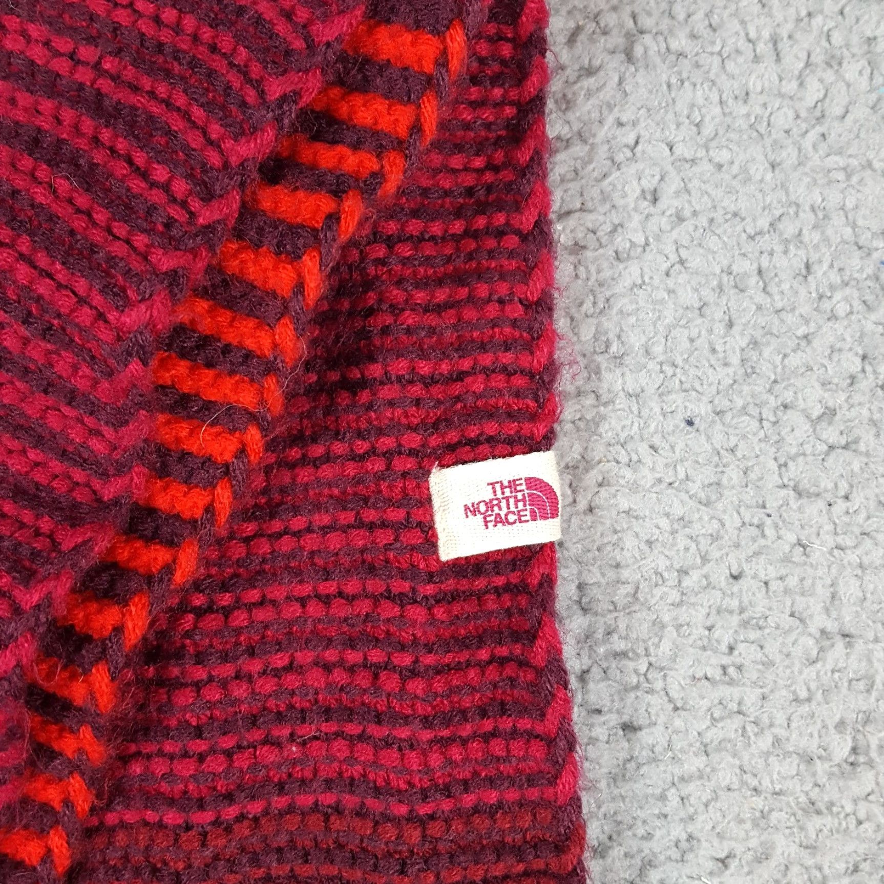 The North Face VINTAGE The North Face Striped Loop Scarf Winter Wrap Stole Outdoor Hiking Neck Warmer Women Scarf Red 90s Retro Bohemian Fashion Outdoor Neck Warmer Size ONE SIZE - 4 Thumbnail