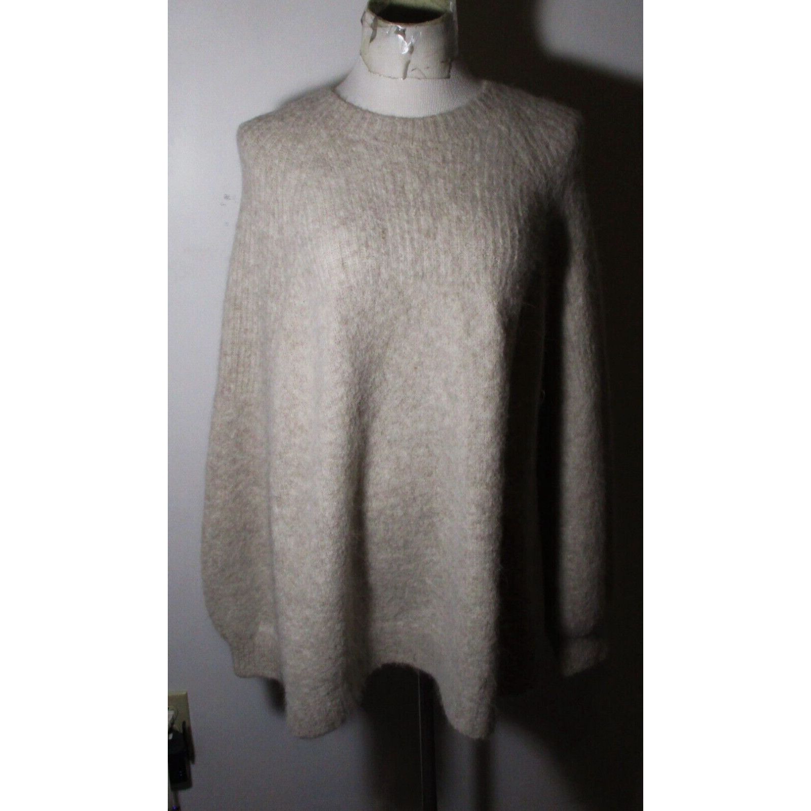 image of Women's Everlane Tan Alpaca Oversized Long Sleeve Sweater Size L NWOT in White