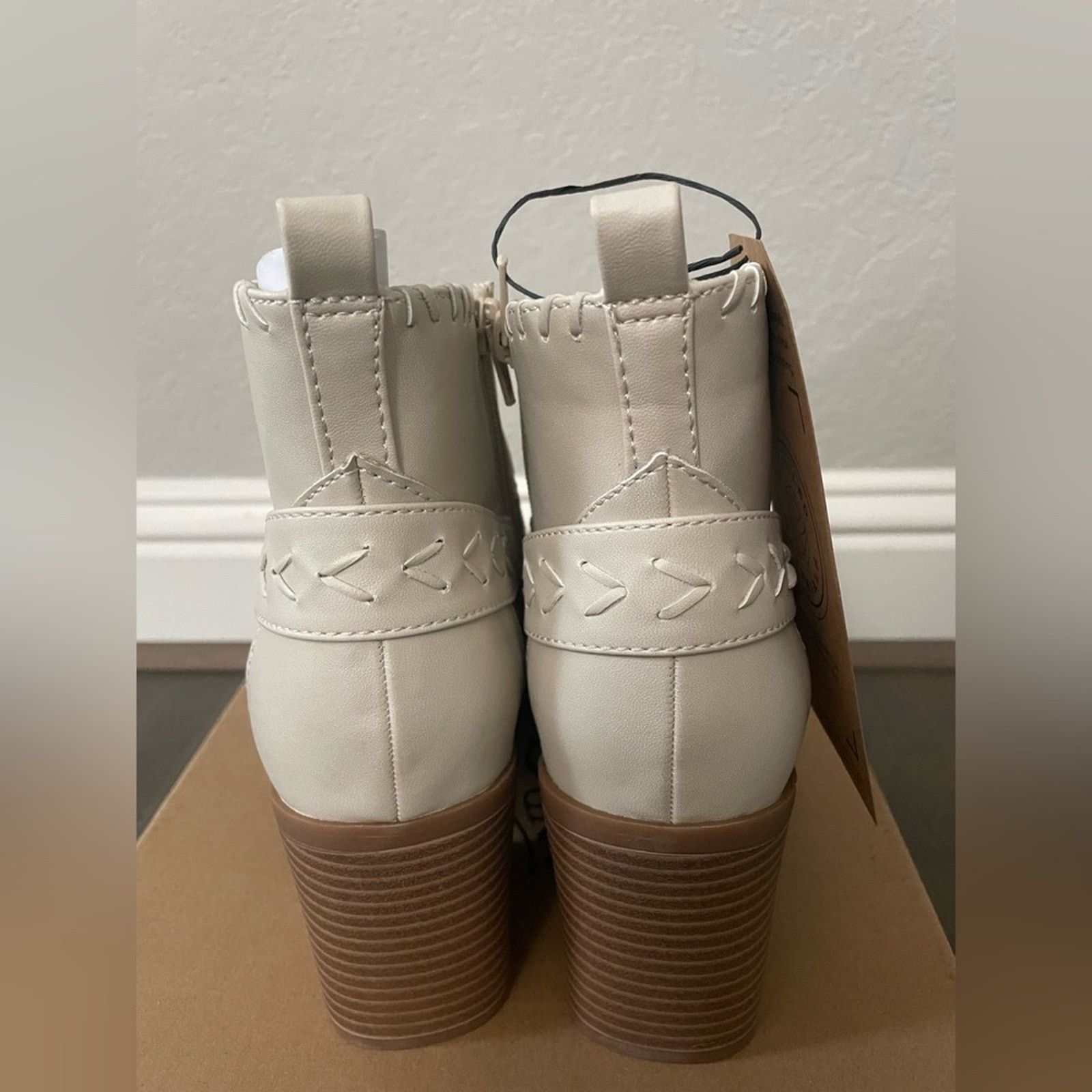 Frye Frye & Co. Palma Stacked Southwestern Ankle Bootie Sand 11M Size US 11 / IT 41 - 4 Thumbnail
