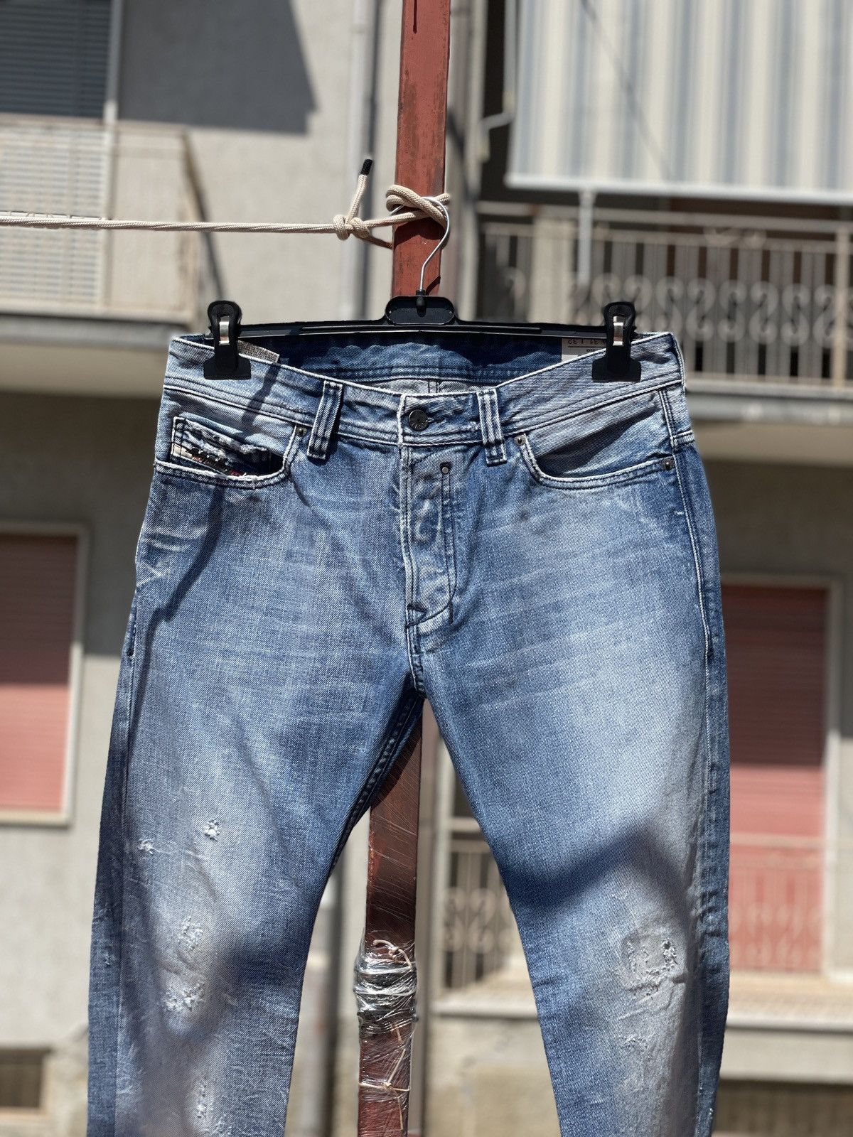 Diesel Men’s DIESEL SAFADO DISTRESSED DENIM BLUE JEANS SIZE 31/32 Size US 31 - 3 Thumbnail
