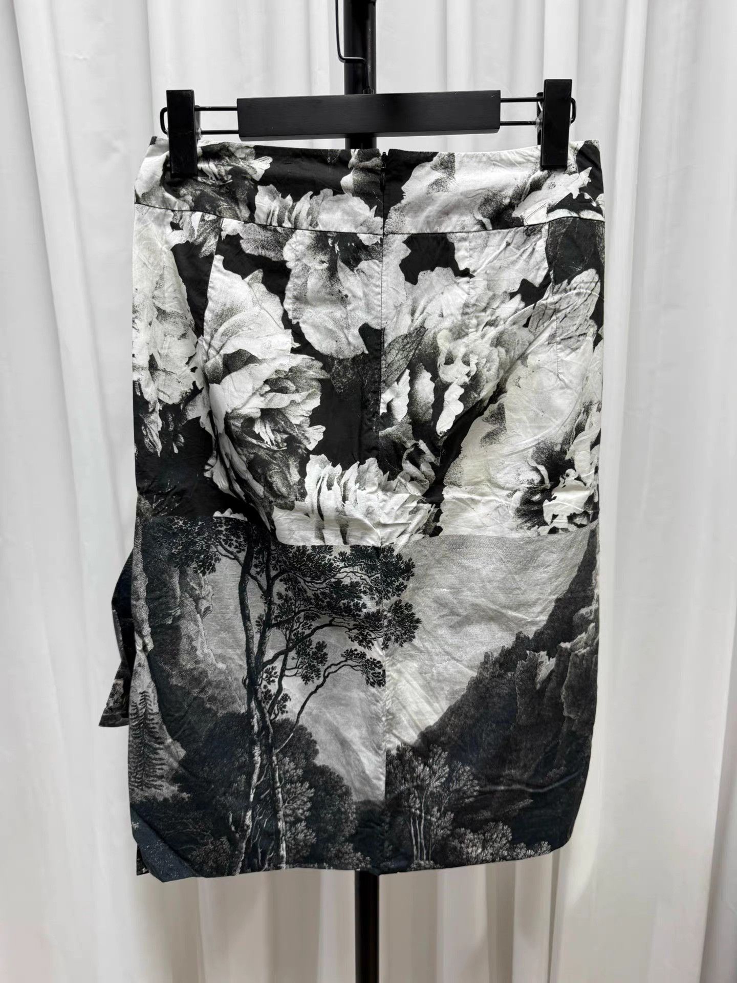 Dries Van Noten Dries van noten Printed Ruffle Hem Bodycon Skirt K20 Size 25" / US 0 / IT 36 - 4 Thumbnail