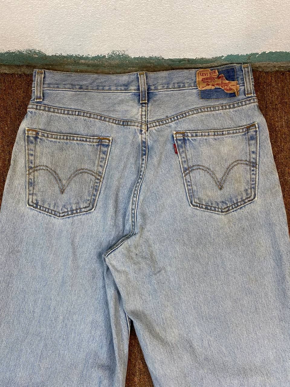 Levi's vintage levis 560 comfort fit lightwash denim Size US 34 / EU 50 - 3 Thumbnail