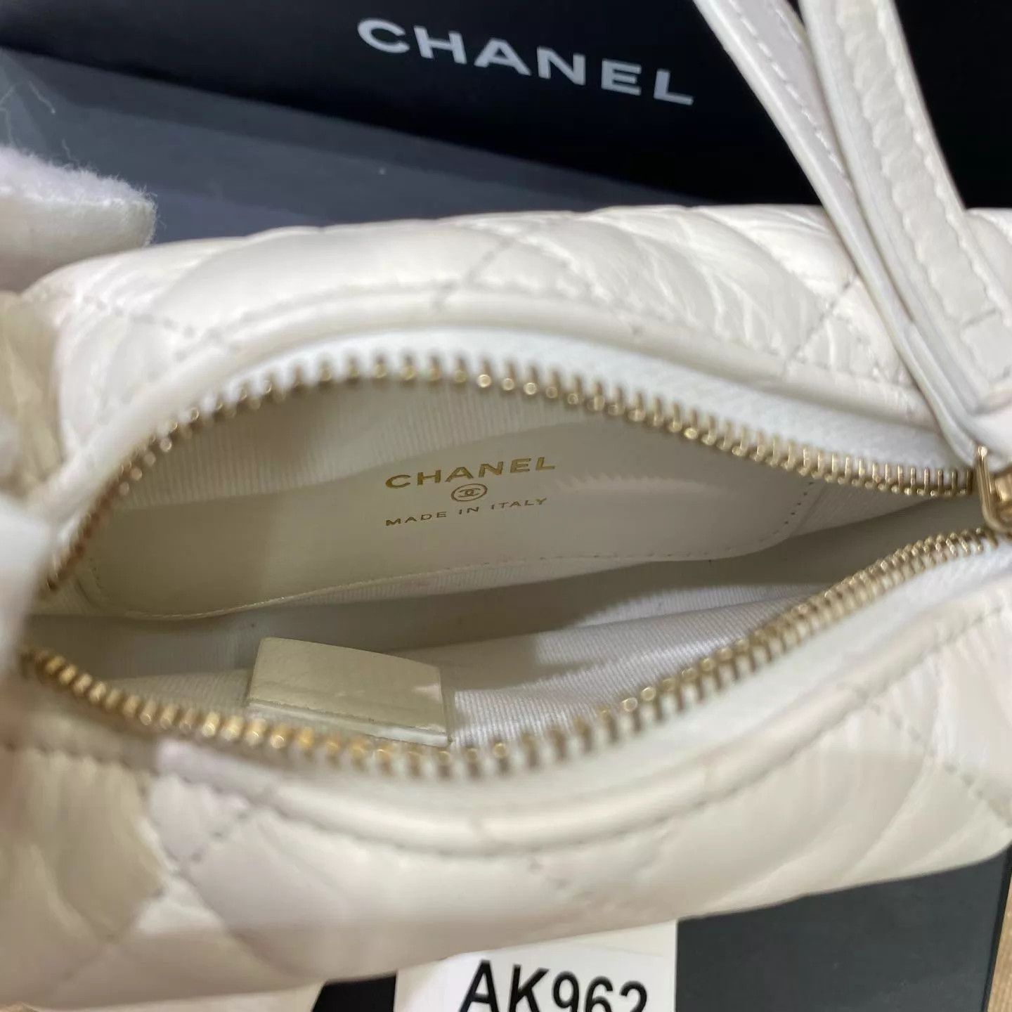 Chanel Chanel 23C White Hula Hoop Clutch 16x16 Size ONE SIZE - 9 Thumbnail
