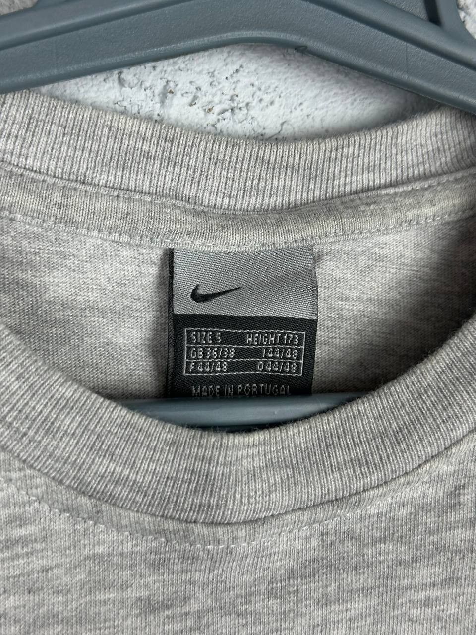 Nike × Vintage Vintage 2000s Nike London Nike Town Gray T-shirt Size US S / EU 44-46 / 1 - 5 Thumbnail