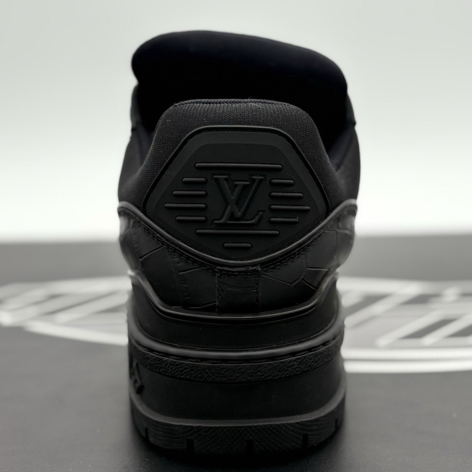 Louis Vuitton Louis Vuitton Maxi Sneaker ' Black ' | EXCELLENT COND! Size US 10 / EU 43 - 9 Thumbnail