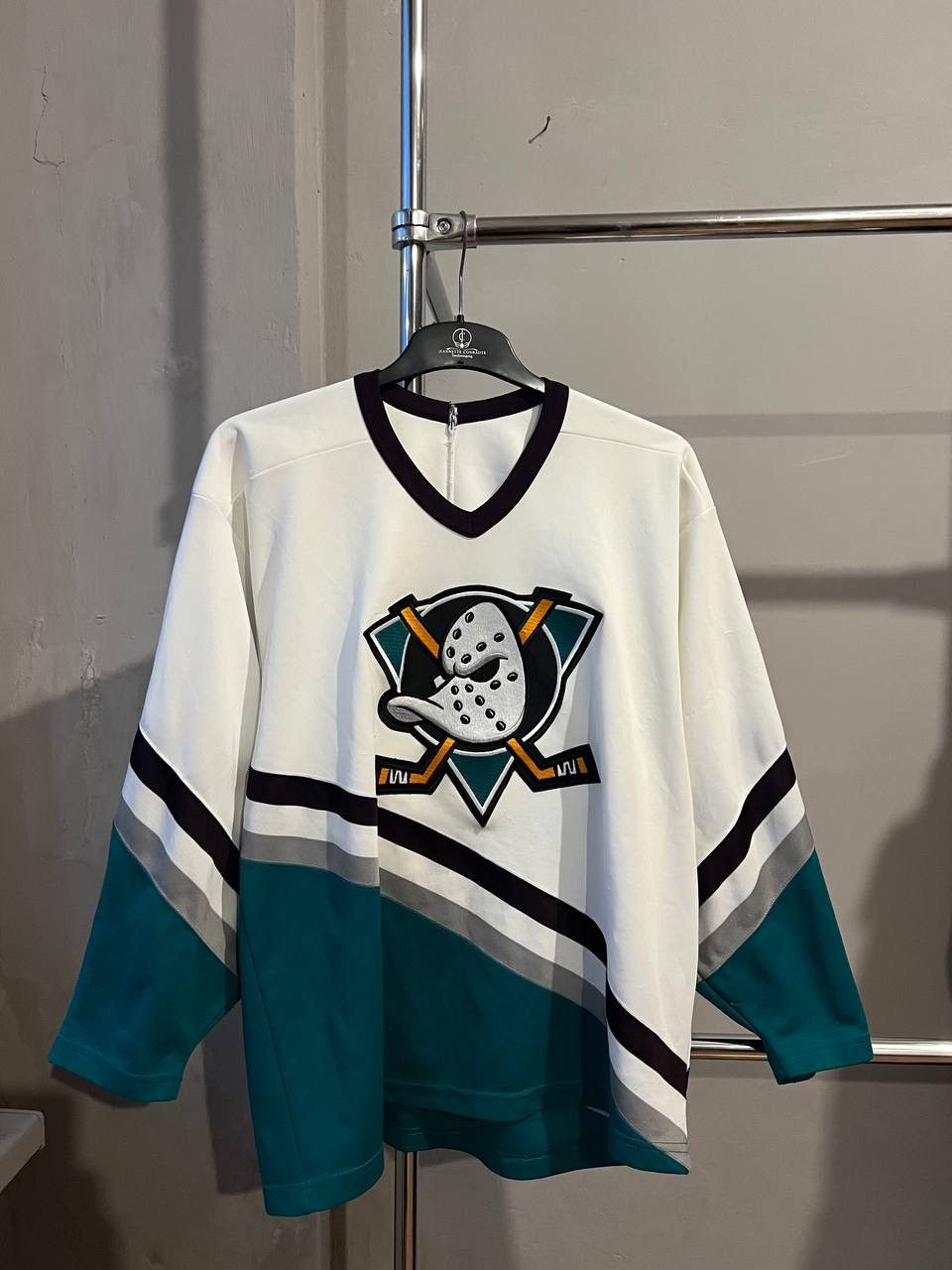 NHL 1993 ANAHEIM MIGHTY DUCKS SIGNED AUTOGRAPHED JERSEY CCM SZ l Size US L / EU 52-54 / 3 - 3 Thumbnail