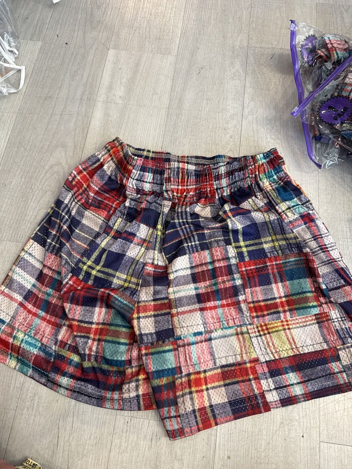 Eric Emanuel Eric Emanuel plaid shorts with yellow logo Size US 36 / EU 52 - 2 Thumbnail