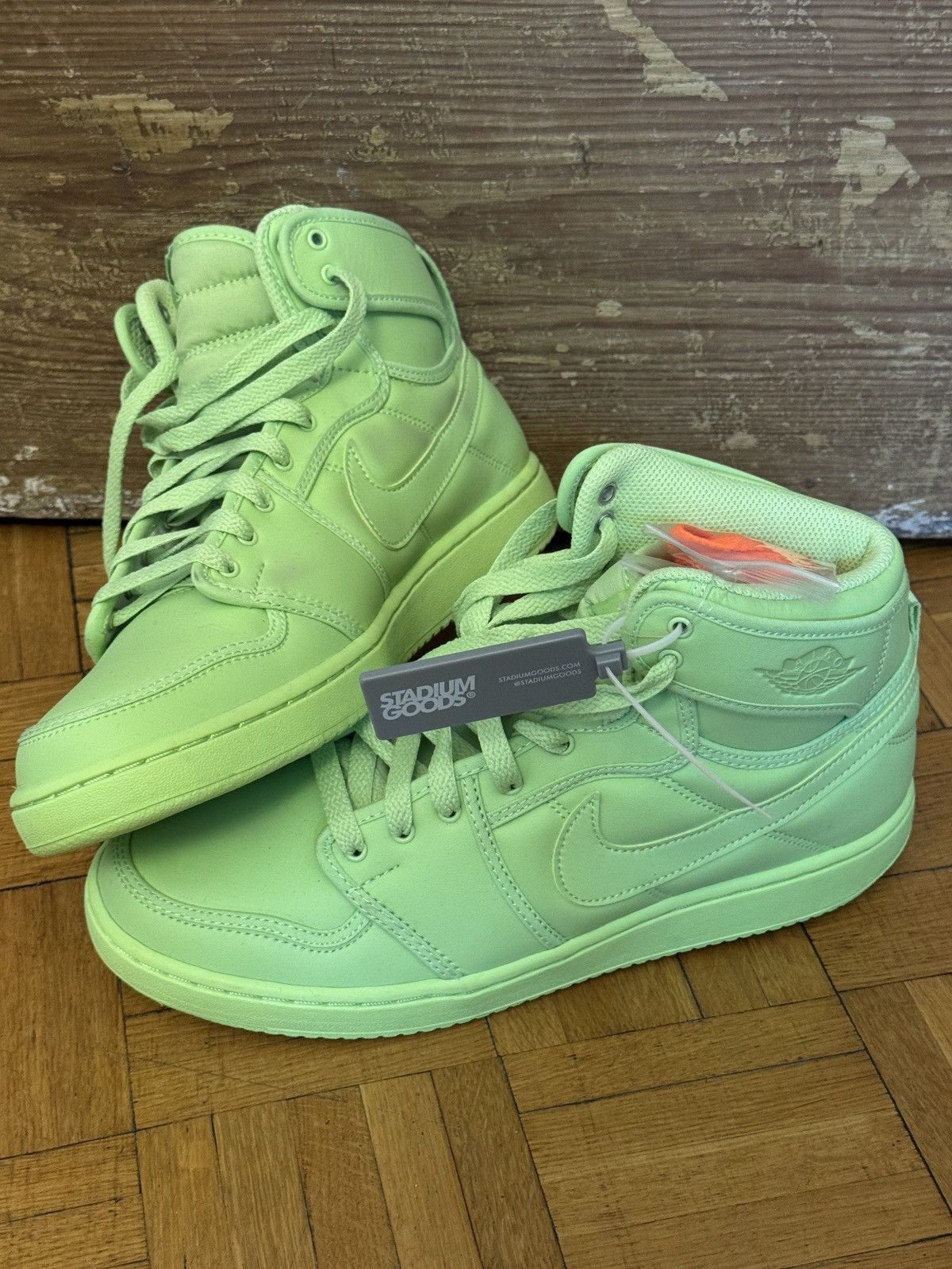 Nike Nike green jordans Size US 6.5 / EU 39-40 - 1 Thumbnail