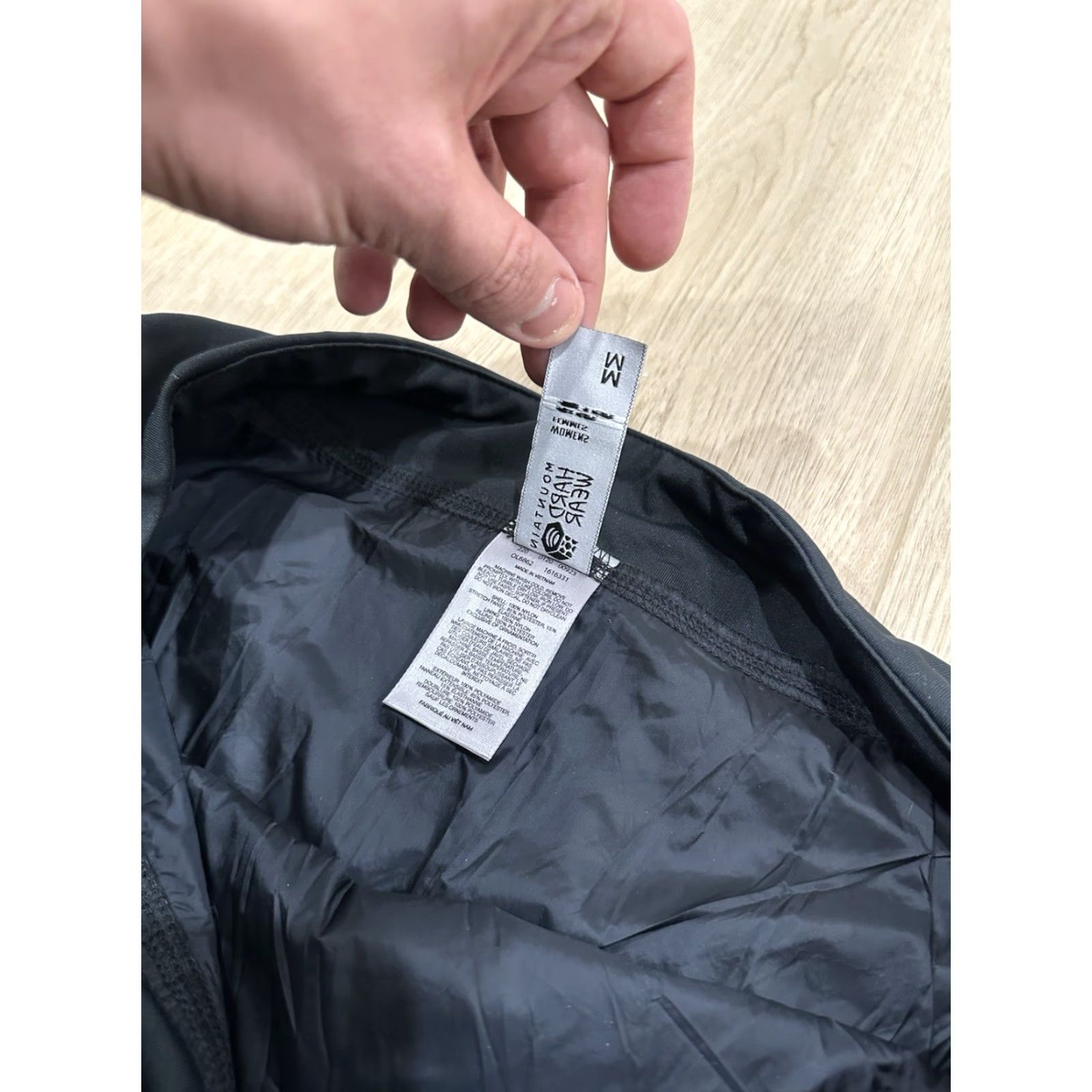 Mountain Hardwear VINTAGE? Wait item is NWT Mountain HardWear Trekkin M Black Insulated Quilted Mini Skirt Snow OL6862 Size 32" / US 10 / IT 46 - 6 Thumbnail
