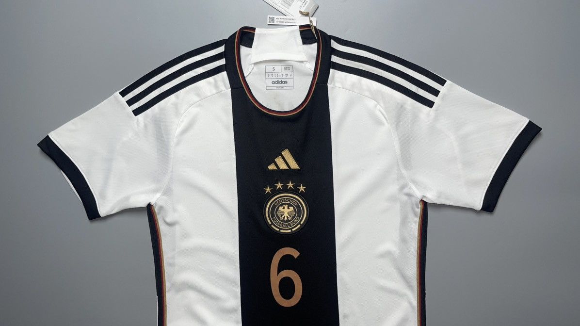 Adidas GERMANY ADIDAS 2022 WORLD CUP SOCCER HOME JERSEY #6 KIMMICH Size US S / EU 44-46 / 1 - 3 Thumbnail