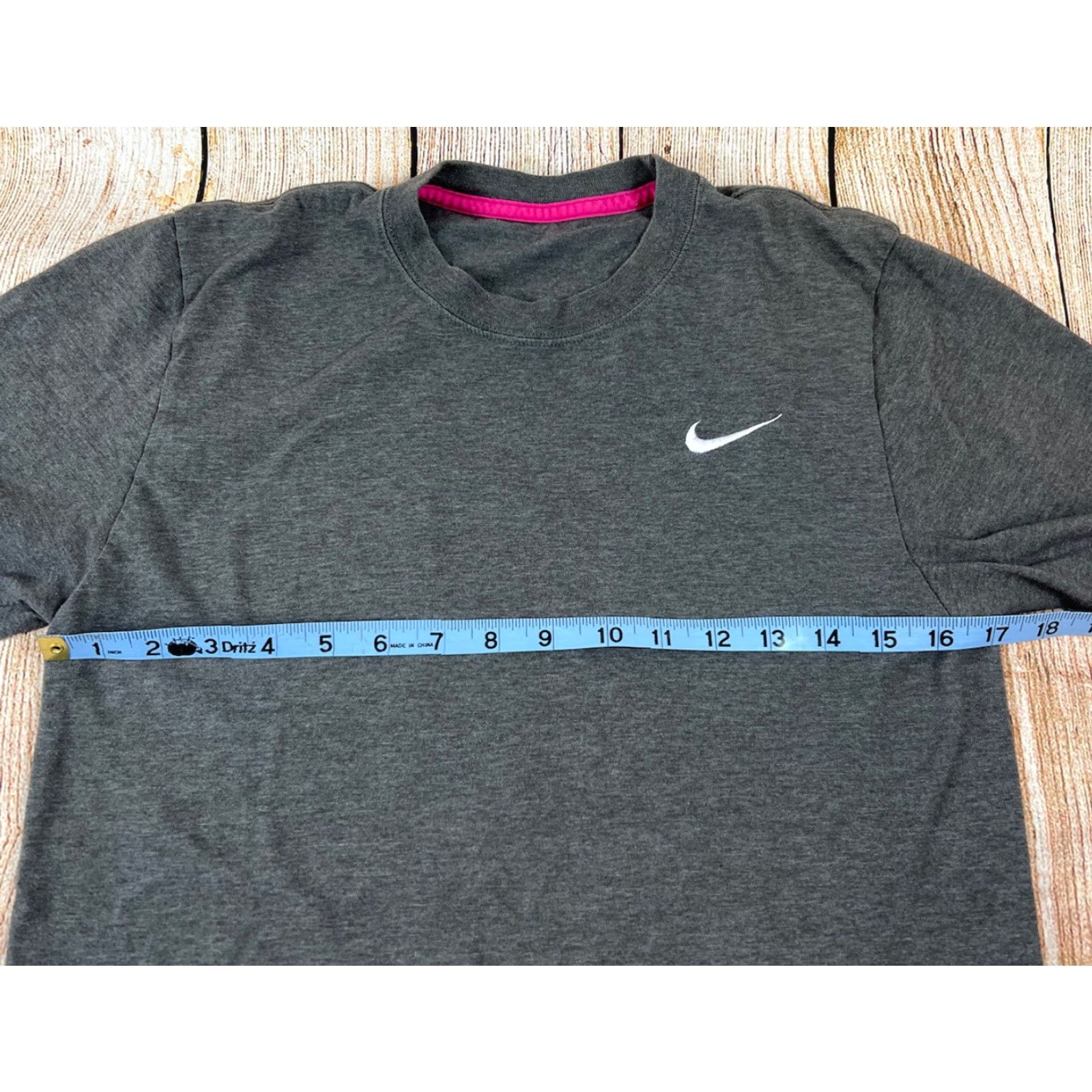 Nike VINTAGE Nike Swoosh Embroidery T Shirt Womens Small Gray logo S Lightweight Activewear Contains Bleach Stains Size S / US 4 / IT 40 - 4 Thumbnail