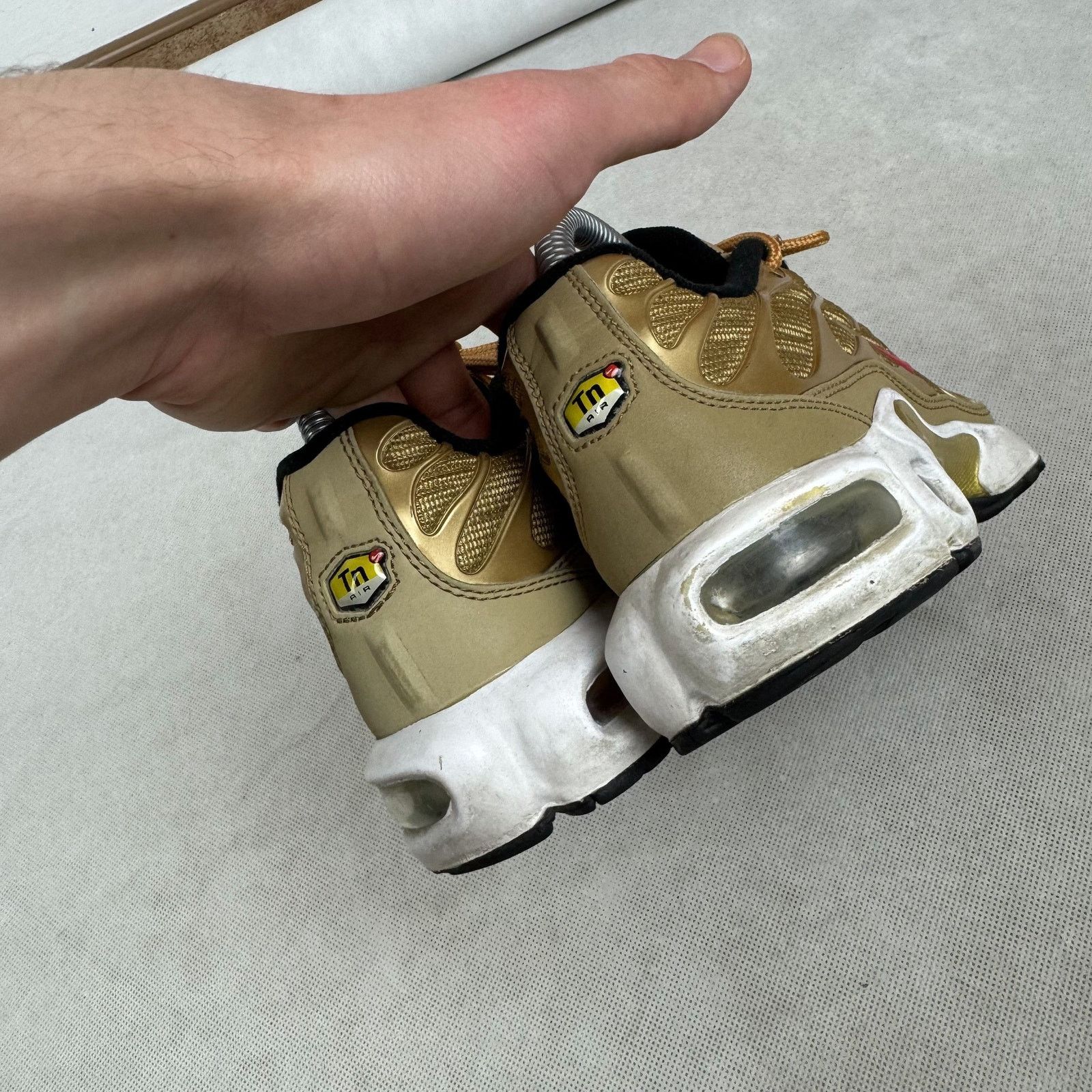 Nike Nike Air Max Plus AR0259-700 Gold Running Sneakers Shoes 5 Size US 5 / IT 35 - 11 Thumbnail