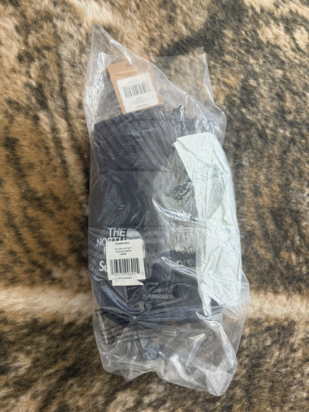 Supreme x North Face Trompe L'oeil Printed Montana Mitt
