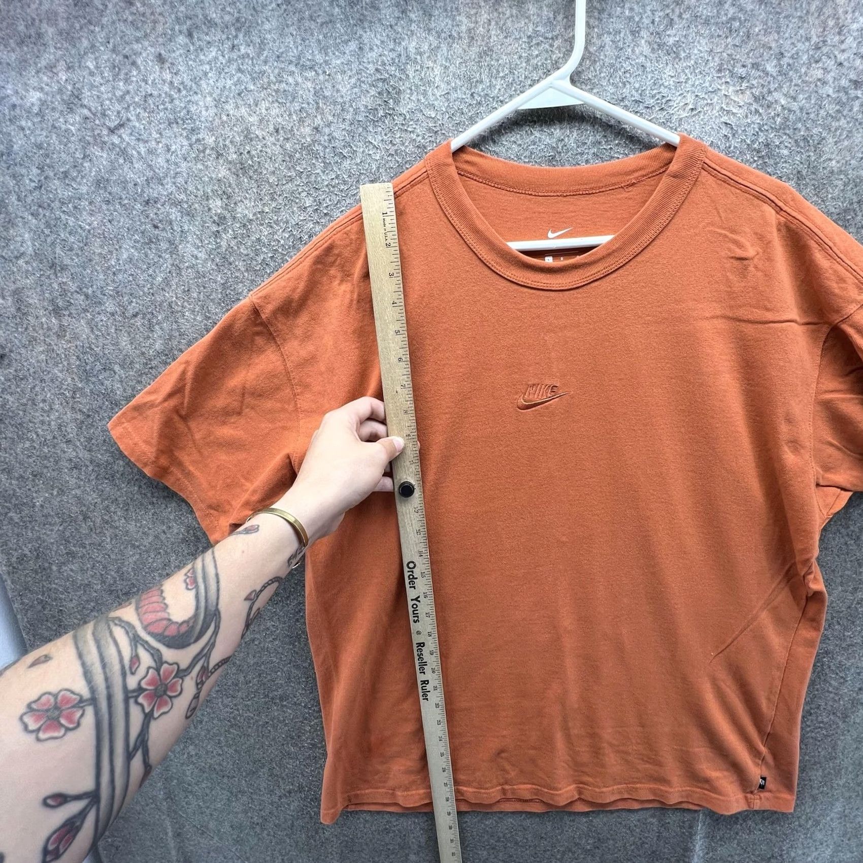 Nike VINTAGE Nike Shirt Mens Large Orange Swoosh Center Logo Tagless Tee Athletic Casual Y2K Mens L Orange Logo Shirt T-Shirt Sports Summer Refined Size US L / EU 52-54 / 3 - 4 Thumbnail