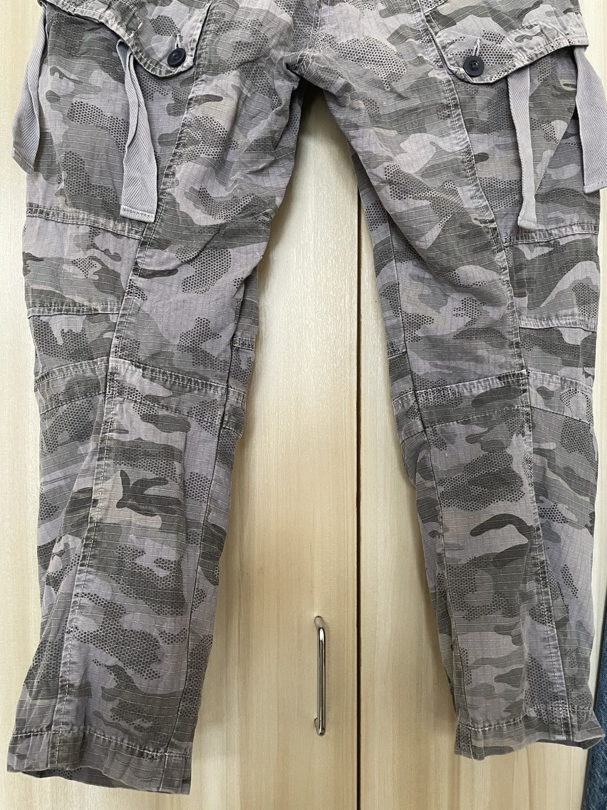Marithe + Francois Girbaud Archive Girbaud Tactical Cargo Grey Camo Cropped Pants Size US 33 - 5 Thumbnail