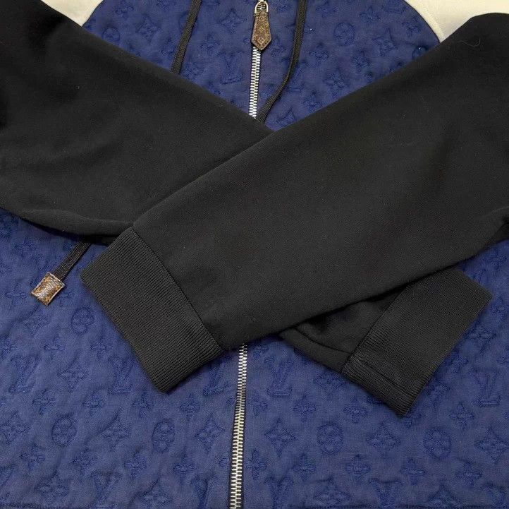 Louis Vuitton Louis Vuitton Three-color embossed full-printed logo hoode Size S / US 4 / IT 40 - 6 Thumbnail