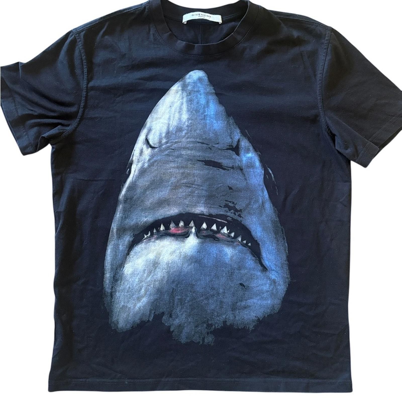 Givenchy Givenchy Shark Print Columbian Fit T-Shirt Black Size S Size US S / EU 44-46 / 1 - 1 Thumbnail