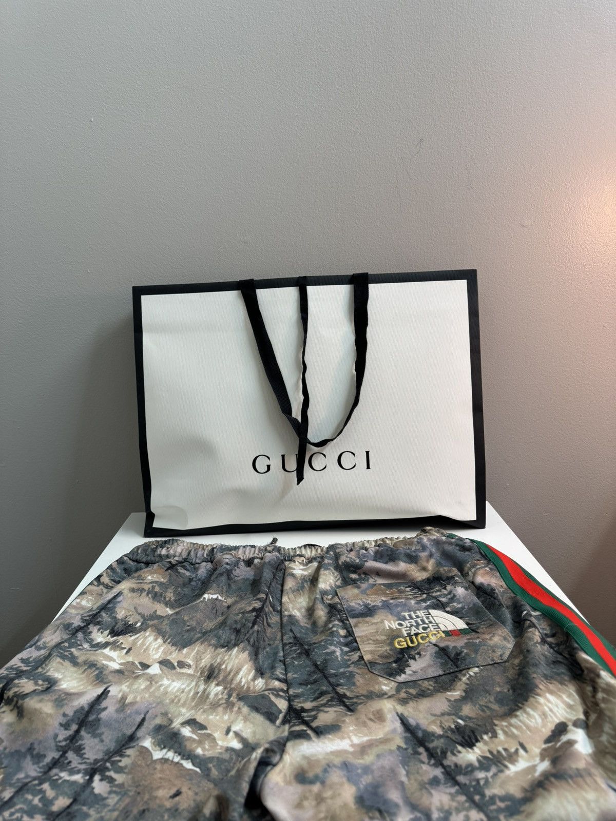 Gucci The North Face x Gucci sweatpants Size US 33 - 9 Thumbnail