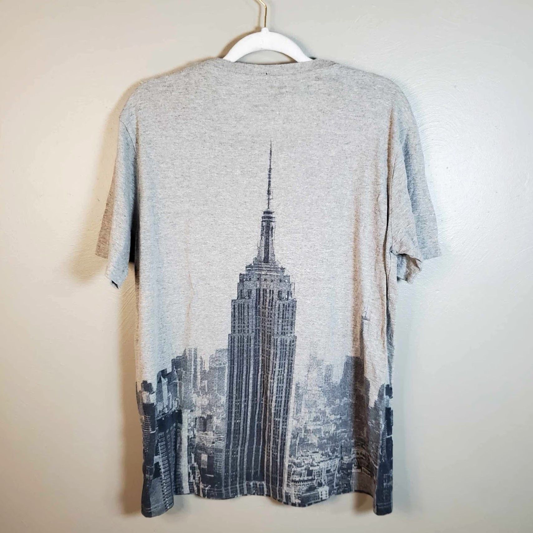 Aeropostale VINTAGE Aeropostale T-Shirt Skyline NYC Y2K Mens M AOP Gray Shirt Size US M / EU 48-50 / 2 - 3 Thumbnail