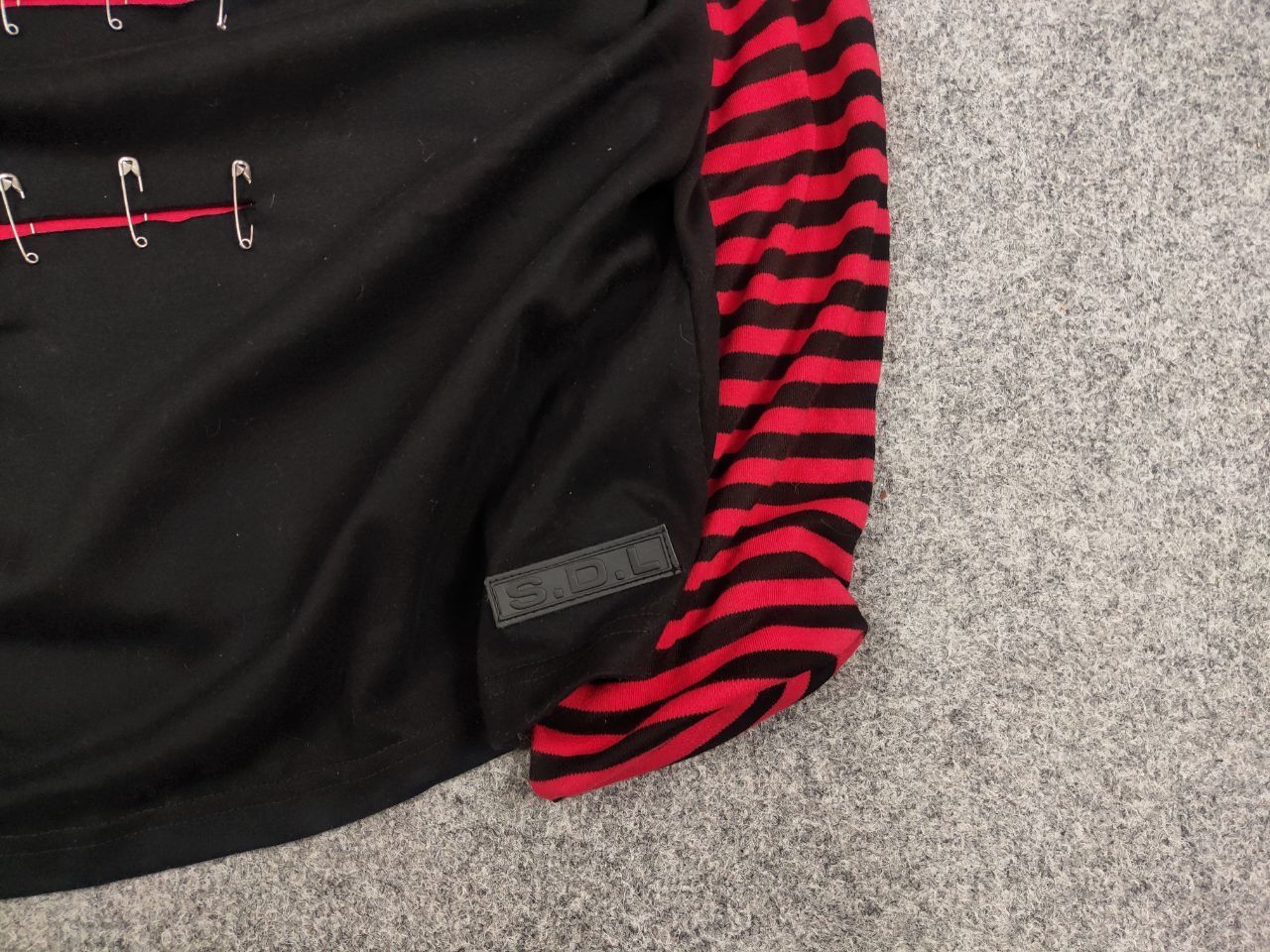 Japanese Brand Vintage gothic Avant Garde Y2K Hairpins Sweatshirt sleeve Size US XL / EU 56 / 4 - 11 Thumbnail