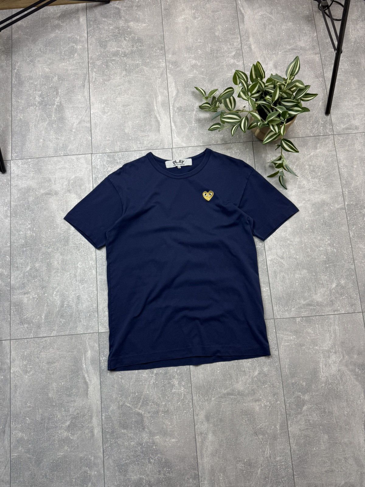 Comme Des Garcons CDG Play Gold Heart Navy AZ-T216 T-shirt