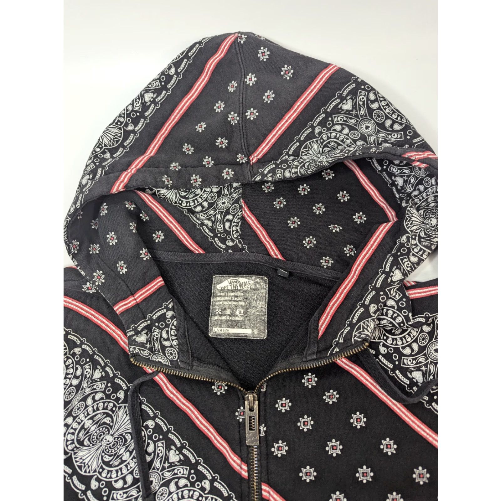 Vans VANS Hoodie Main Selling Point: Graphic Print Full Zip Black Paisley Skull Zip Hoodie L Vintage Mens Regular Size L Size US L / EU 52-54 / 3 - 7 Thumbnail