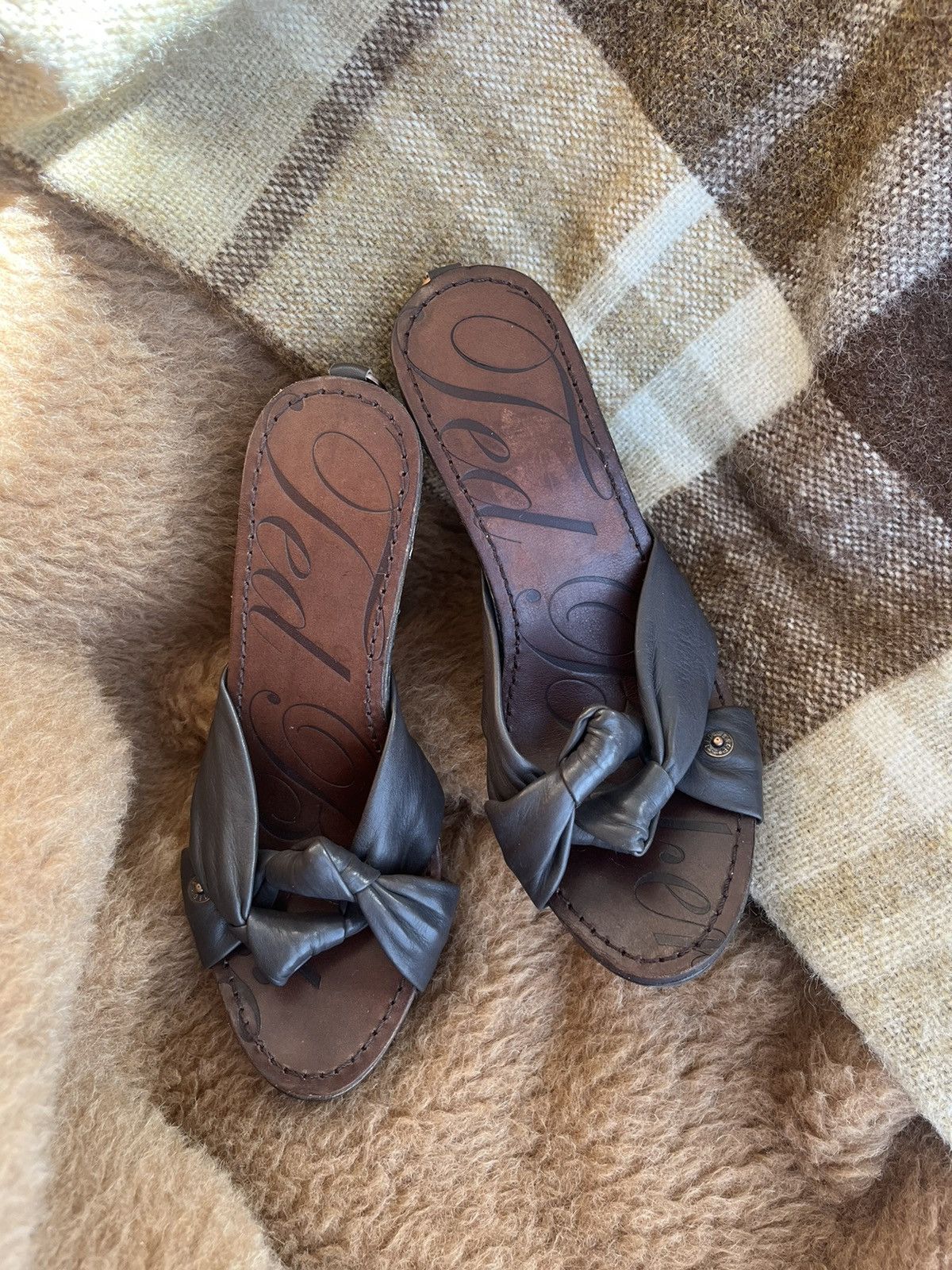 Ted Baker Ted Baker Leather Heels (37EU) Size US 6 / IT 36 - 1 Thumbnail