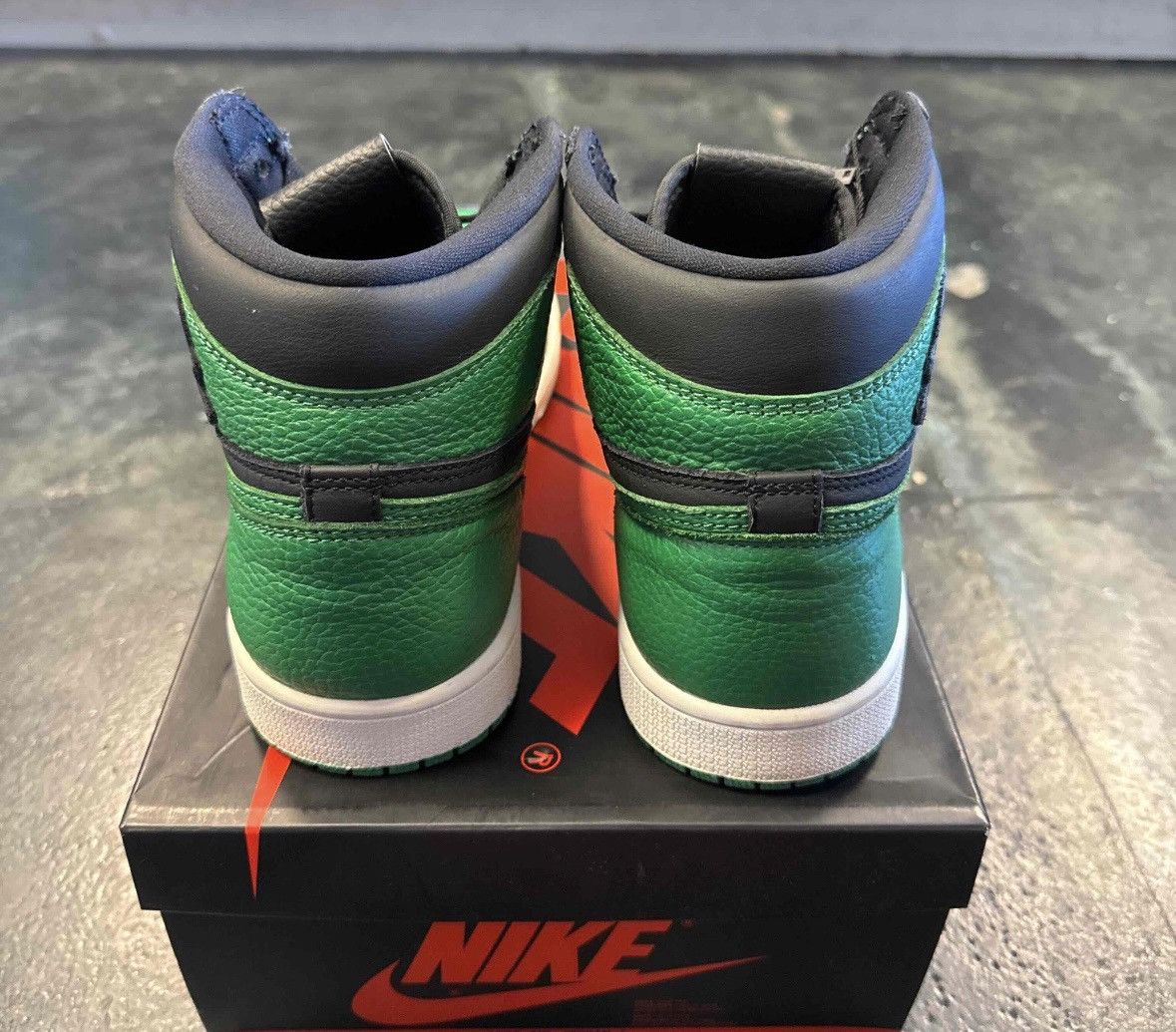 Jordan Brand Jordan 1 Pine Green 2.0 Size US 9 / EU 42 - 4 Thumbnail