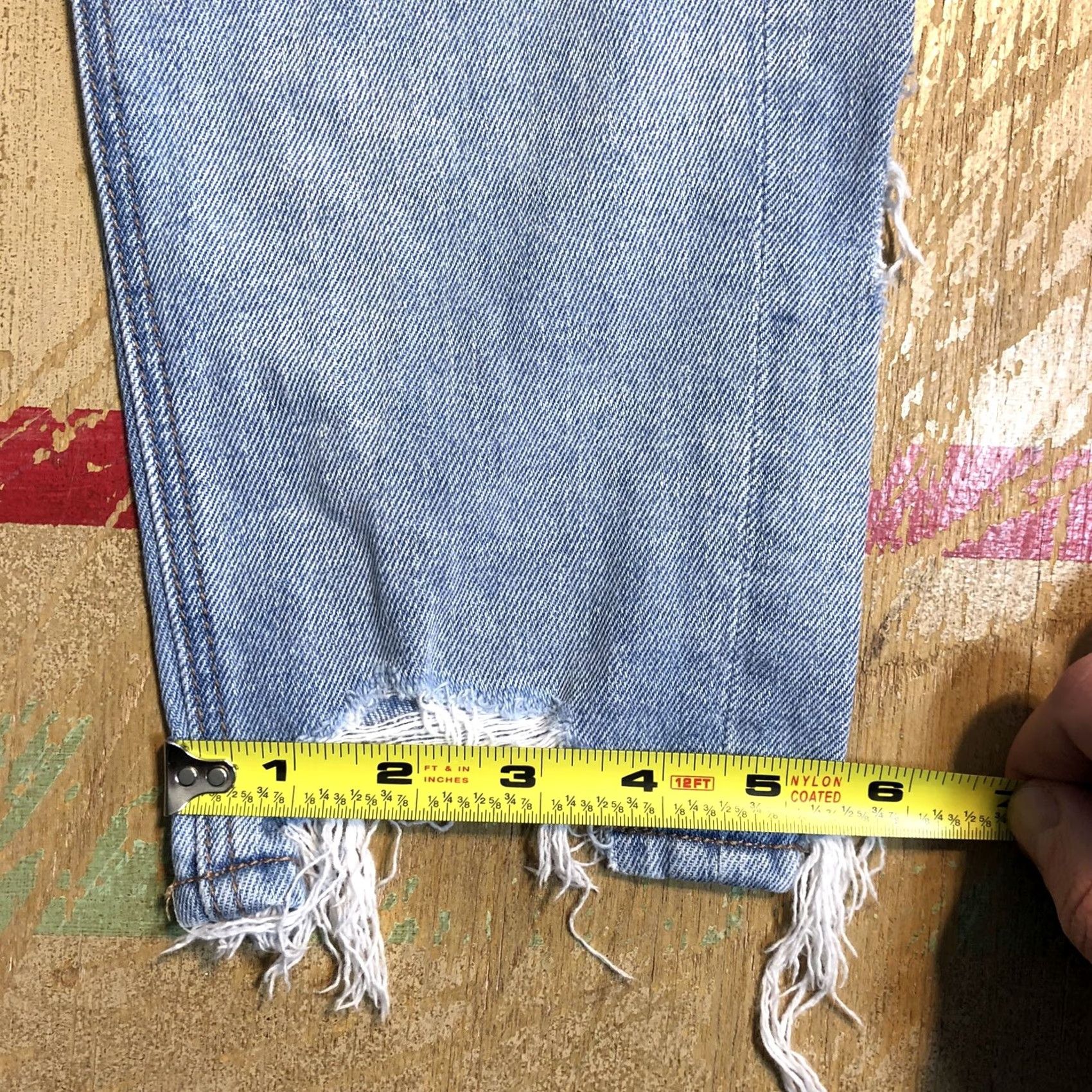 American Eagle Outfitters American Eagle Outfitters Mom Jeans Shirt? No, Jeans. 2 Regular Blue Distressed 90s Grunge 27 Inseam Womens Size 26" / US 2 / IT 38 - 7 Thumbnail