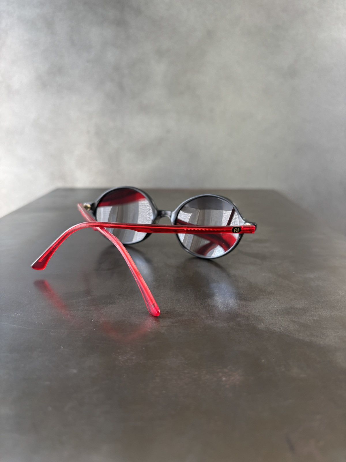 Designer Vintage Nouvelle Vague Sunglasses Made in Italy 1990s Circle Size ONE SIZE - 20 Thumbnail