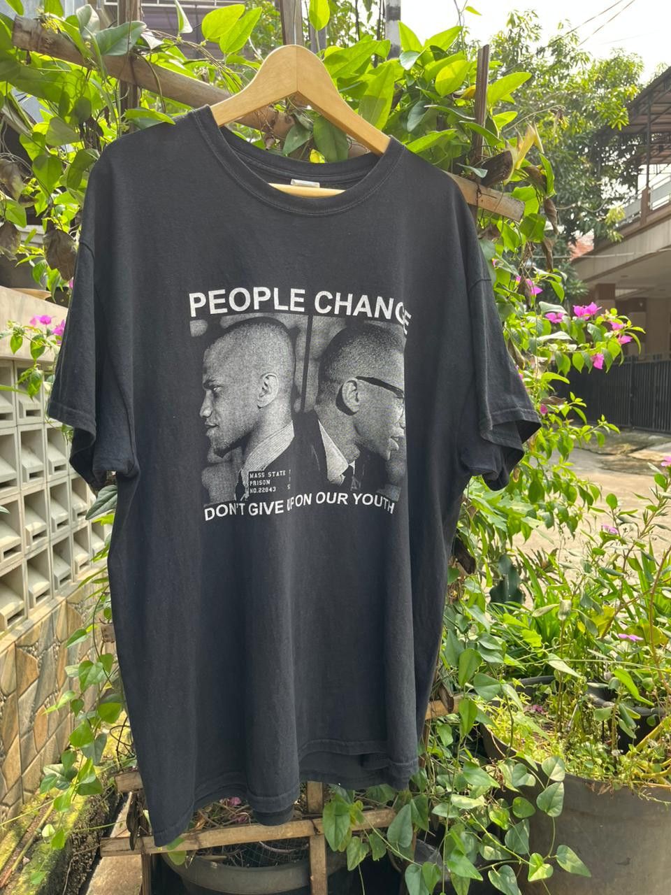 Gildan malcomX people change w/ back hit graphic tee tshirt Size US XL / EU 56 / 4 - 1 Thumbnail