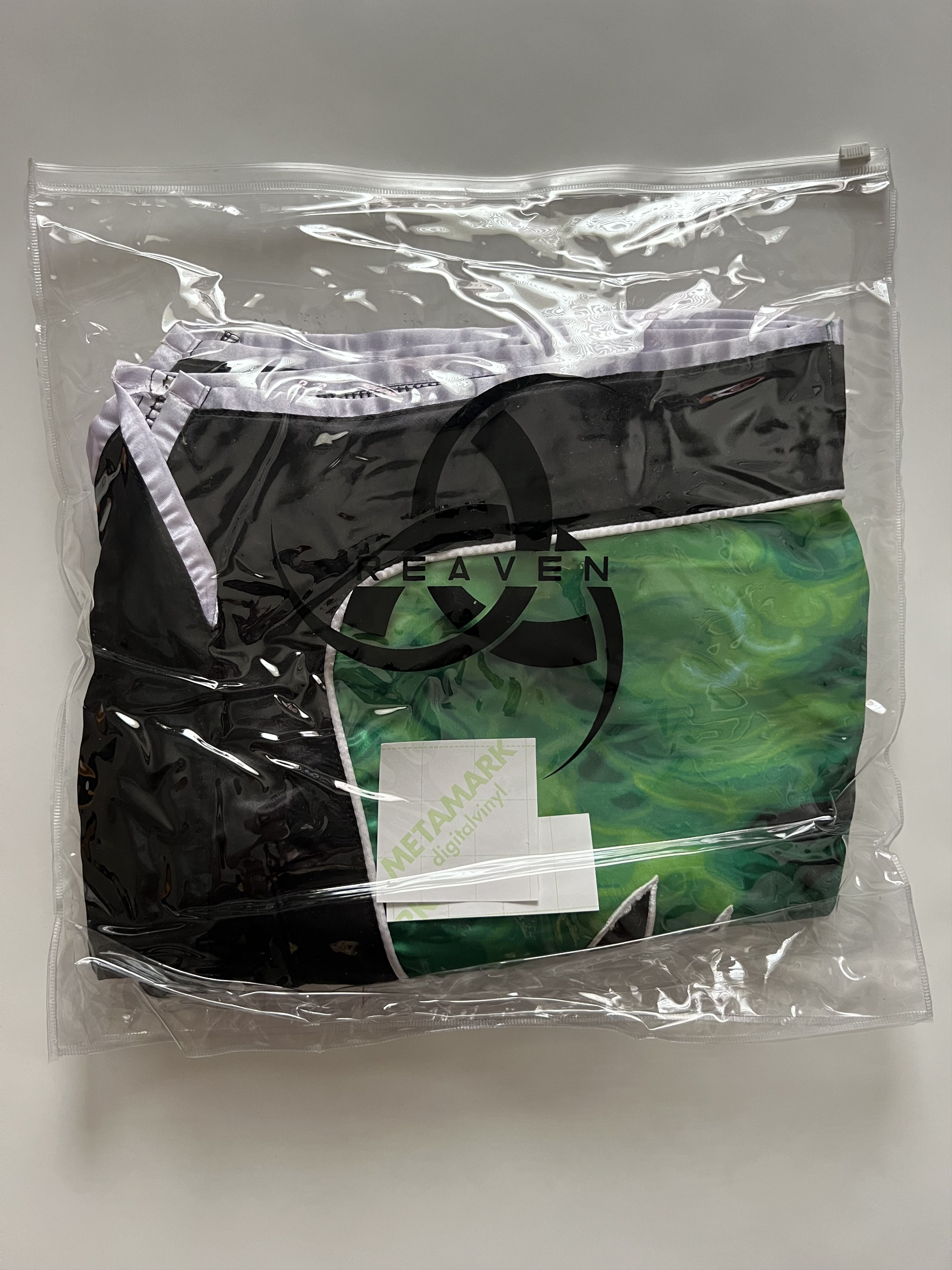 Other REAVEN GREEN FLAMES THAI SHORTS SIZE III (MEDIUM) Size US 32 / EU 48 - 3 Thumbnail