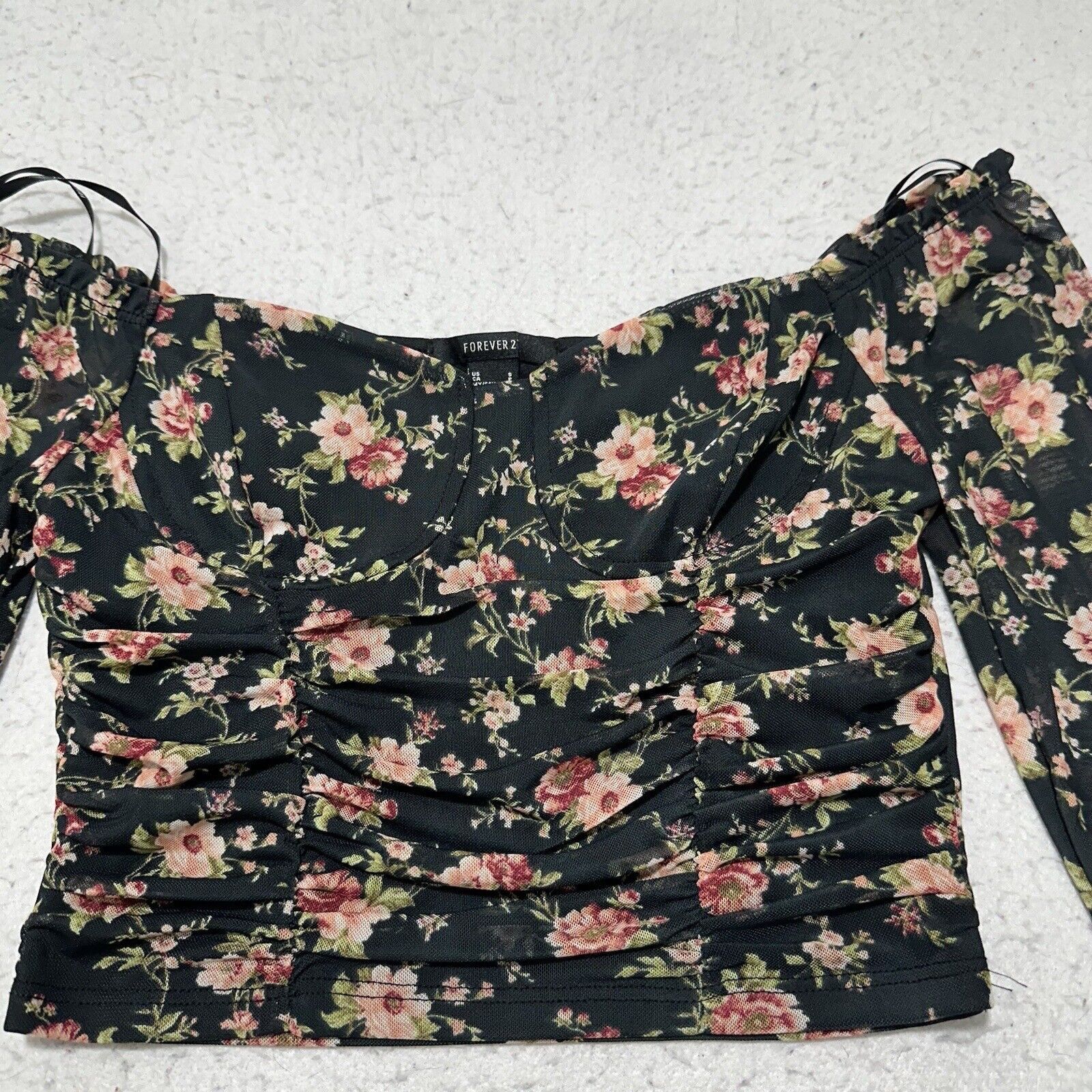 Forever 21 Forever 21 Small Off Shoulder Black Floral Cropped Blouse Size S / US 4 / IT 40 - 2 Thumbnail