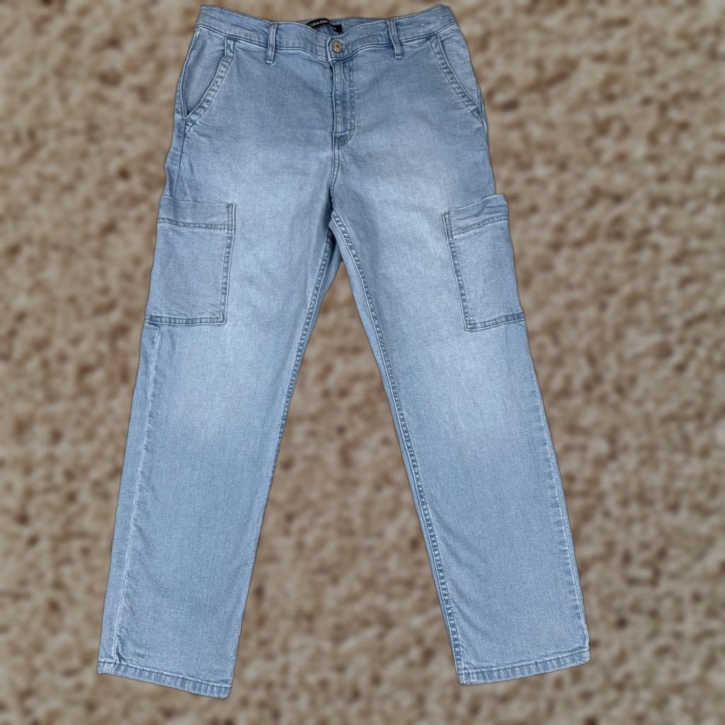 Calvin Klein Calvin Klein Jeans Womens Jeans Straight Cargo Light Wash 13/31 Blue 90s 5-Pocket Womens (Juniors) Mens? Size 34" / US 12 / IT 48 - 1 Thumbnail