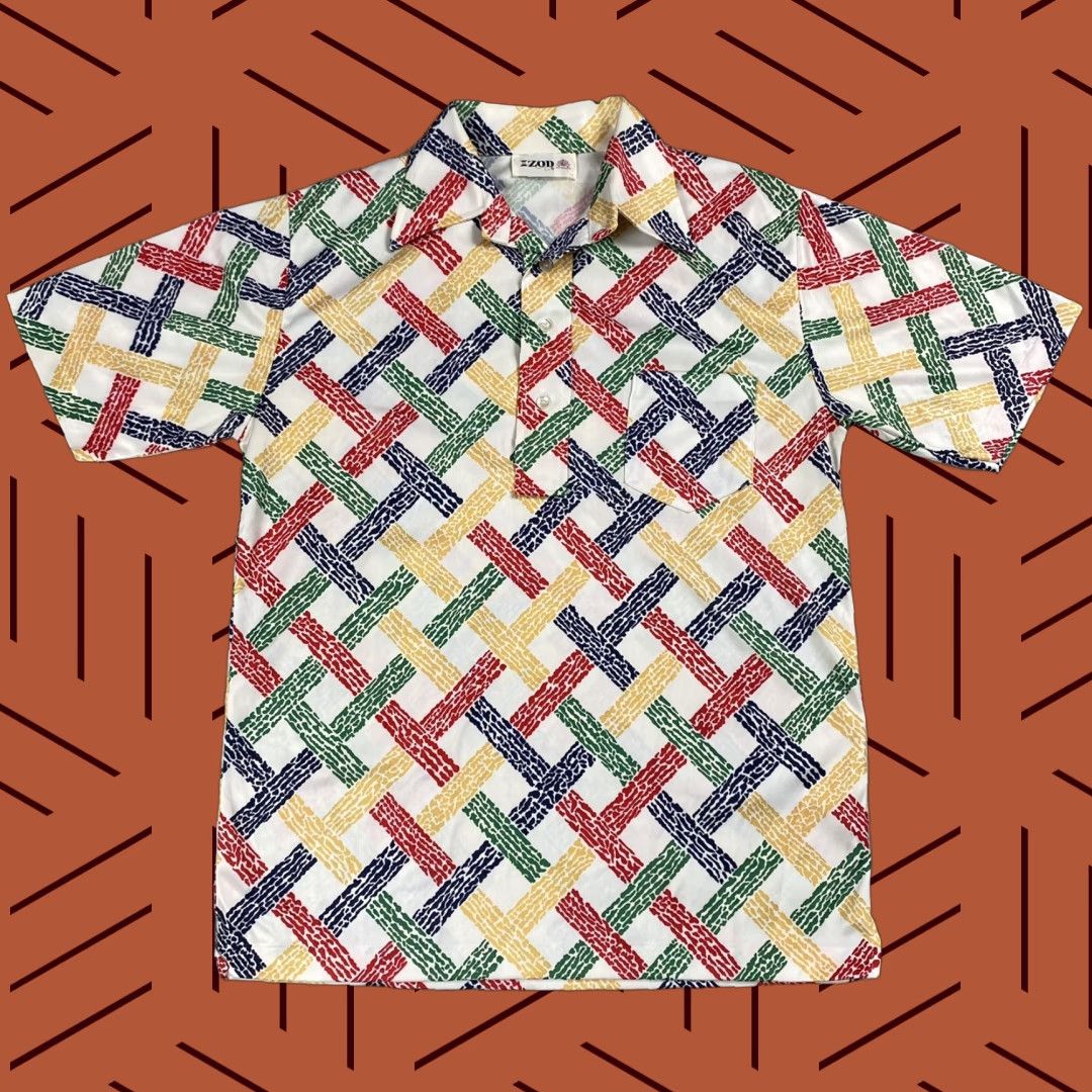 VINTAGE Izod MOD POLYESTER SHORT SLEEVE SHIRT MENS 1960s 70s DISCO PRINT MULTI-COLOR TIRE TRACK ROPE GRAPHIC Polo Rugby