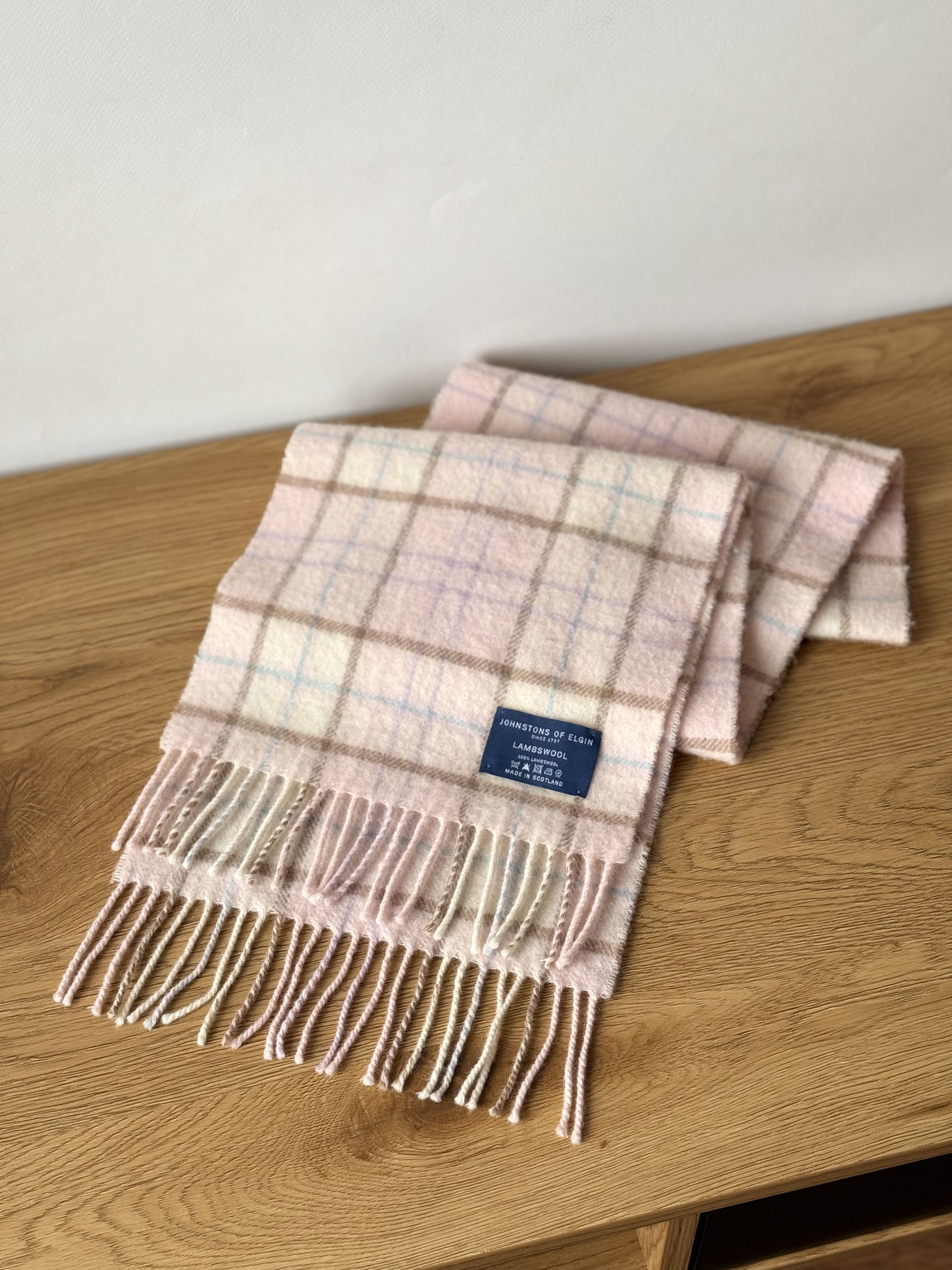 Johnstons Of Elgin Johnston of Elgin Pure Lambswool Made in Scotland Scarf Size ONE SIZE - 1 Thumbnail