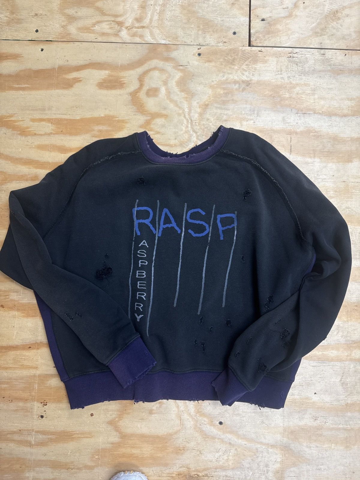 The GV Gallery The GV gallery raspberry hills crewneck black pink Size US S / EU 44-46 / 1 - 1 Thumbnail