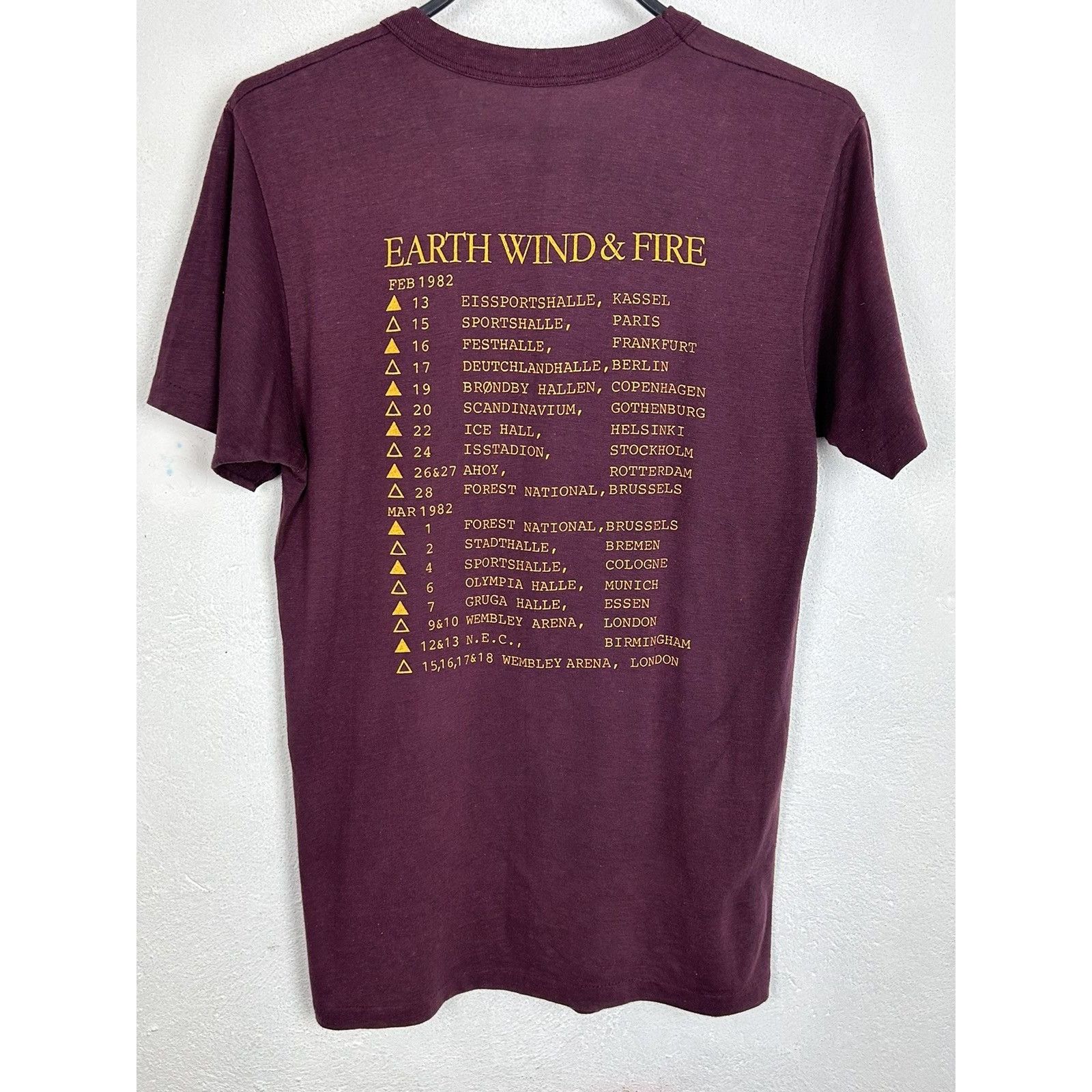 Band Tees 80s Vintage Earth Wind & Fire 1982 Europe Tour Rare T-Shirt Size US S / EU 44-46 / 1 - 7 Thumbnail