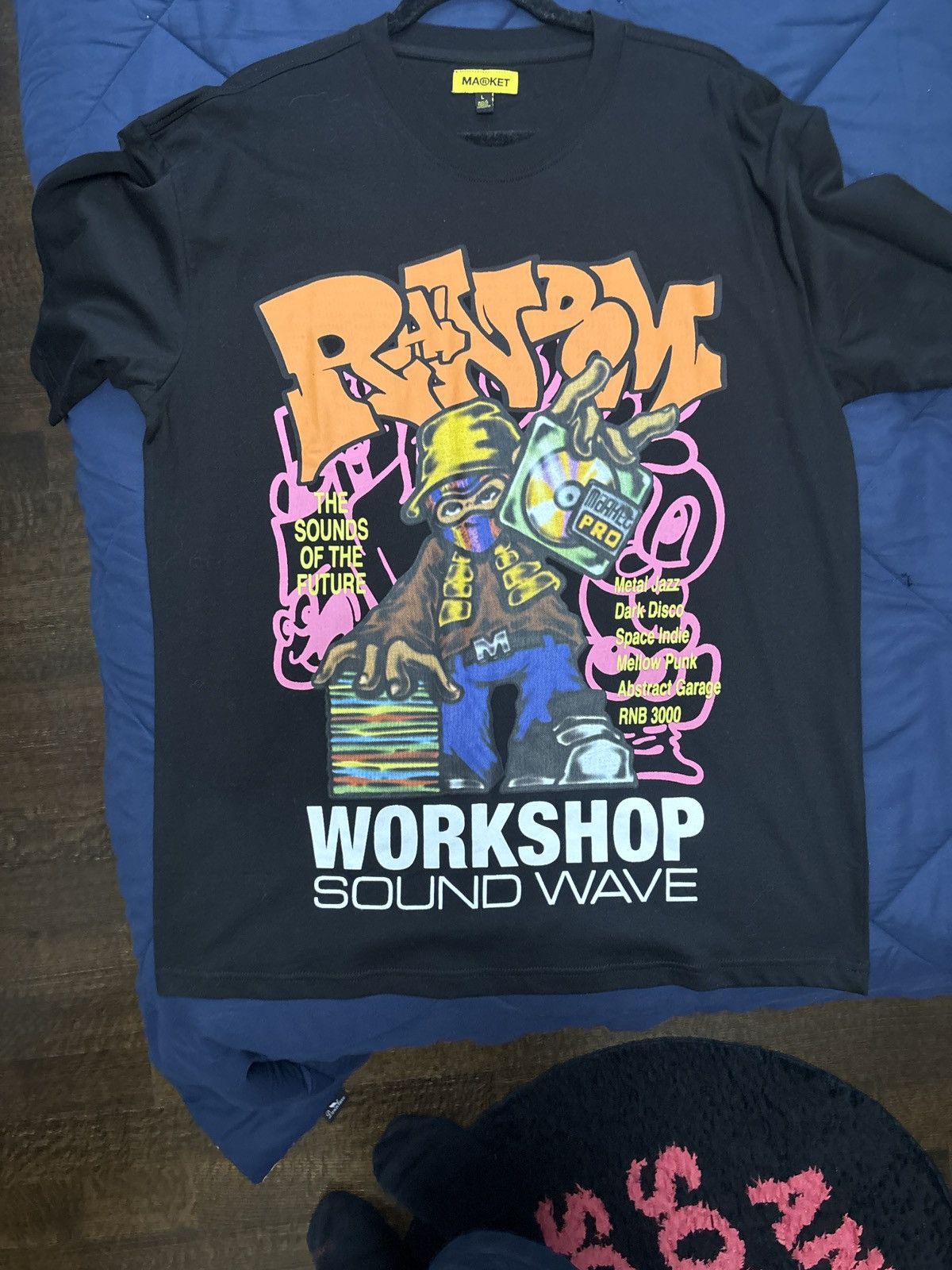 Market Market “Random” Tshirt BRAND NEW Size US L / EU 52-54 / 3 - 1 Thumbnail