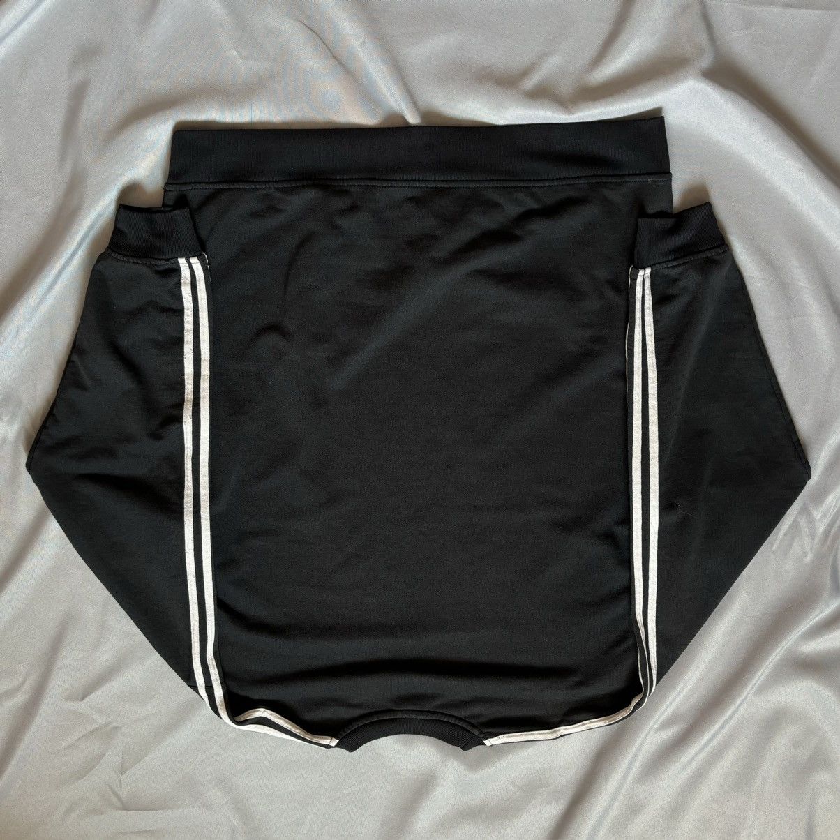 Adidas Adidas vintage sweatshirt rare black large Size US L / EU 52-54 / 3 - 7 Thumbnail