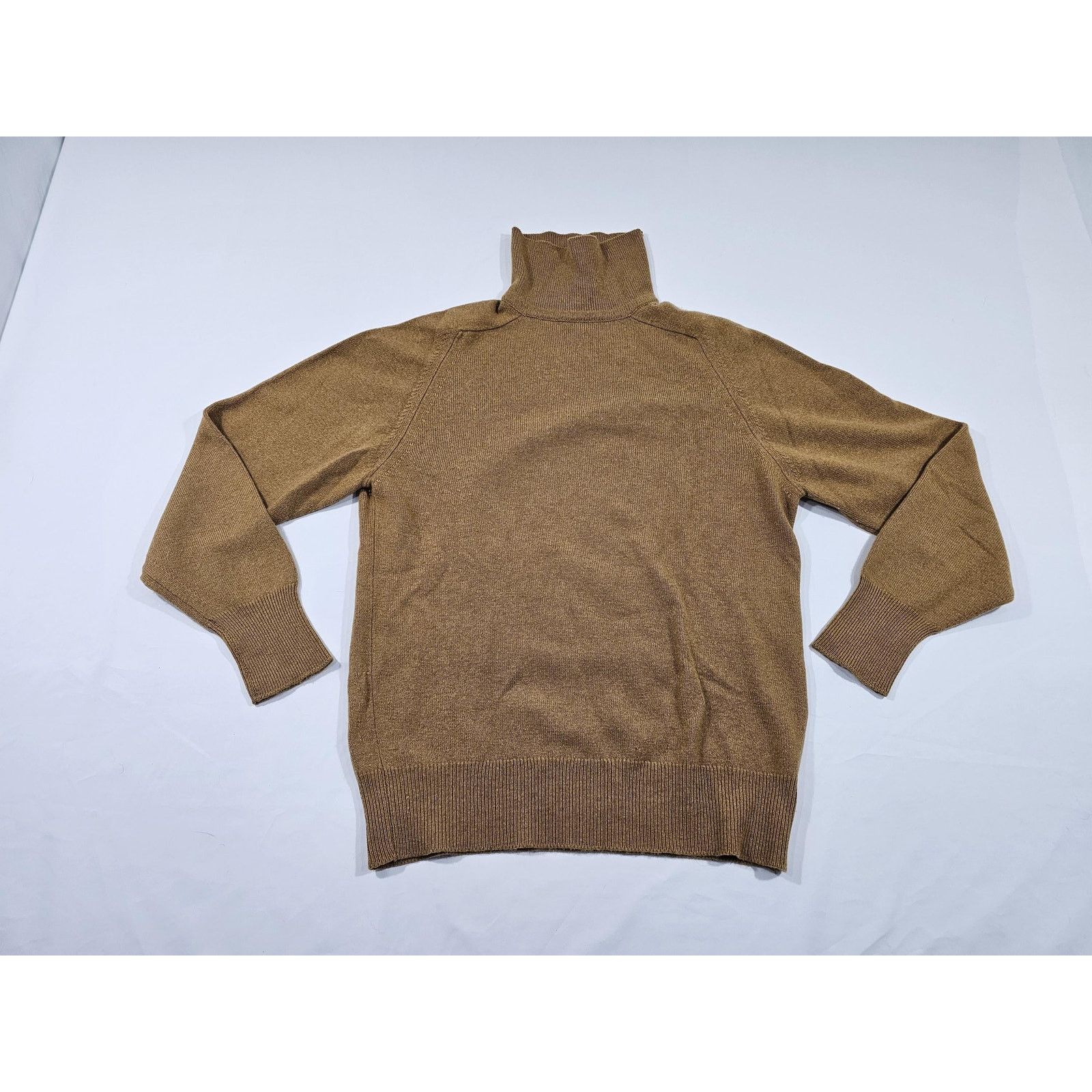 Lord & Taylor Lord And Taylor Cashmere Turtleneck Sweater, Made England 40 Size US L / EU 52-54 / 3 - 1 Thumbnail