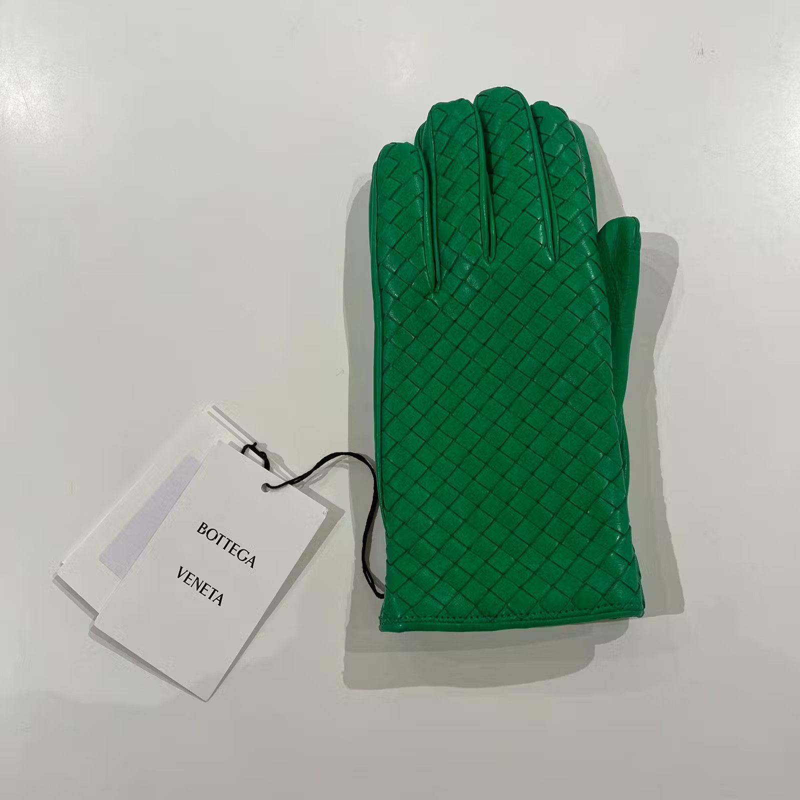 o1w1db11123 Intrecciato Leather Gloves in Green Size:7