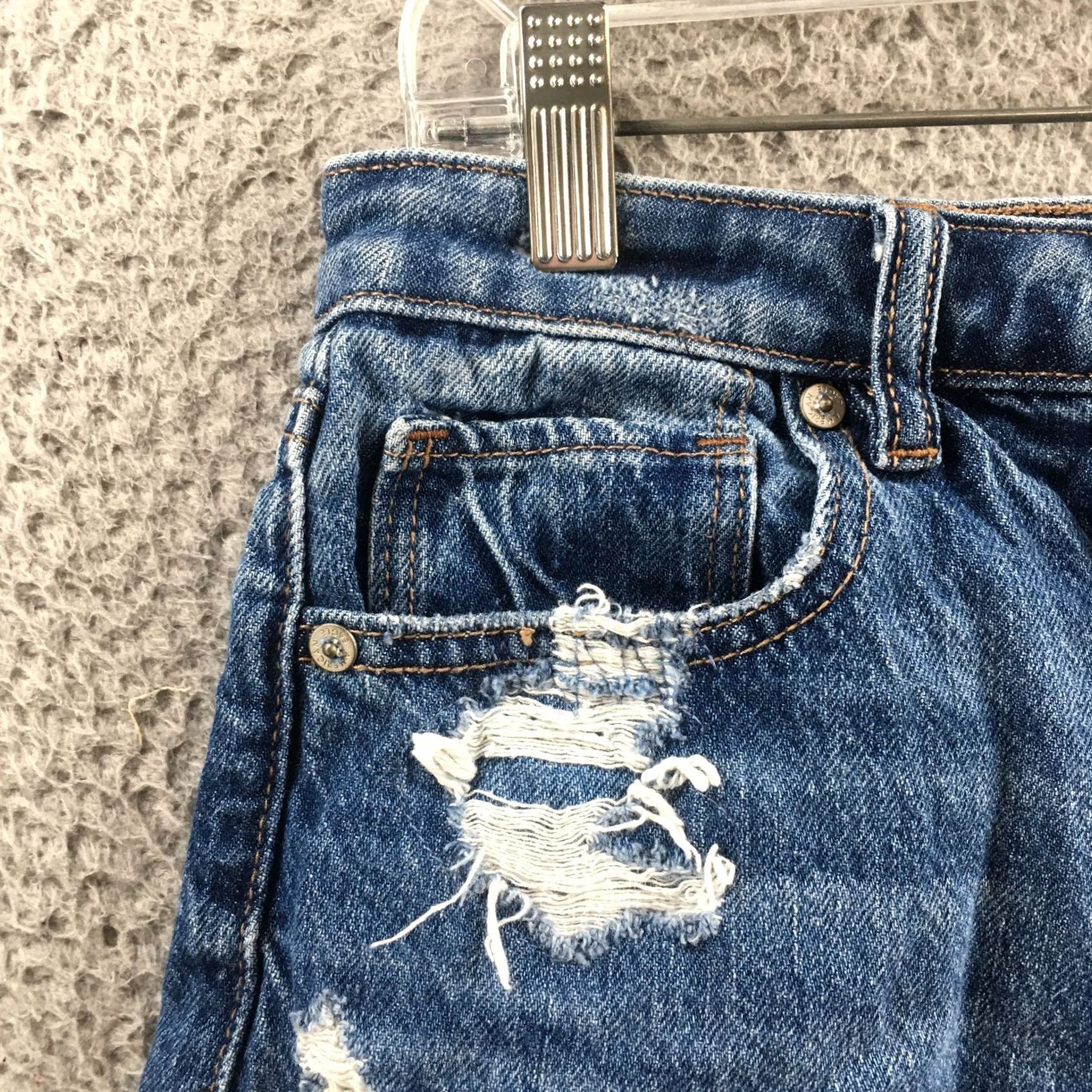 American Eagle Outfitters American Eagle Cut Off Short Womens 8 Blue Distressed Denim Zip Fly Button Front Shirt Womens 8 Blue Distressed Denim Zip Fly Button Front Size 30" / US 8 / IT 44 - 2 Thumbnail