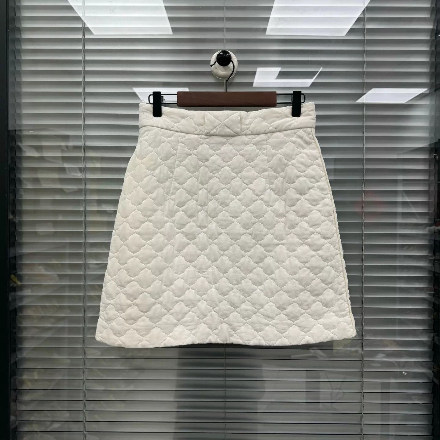 Fendi Fendi White Quilted Check Silk Skirt 42 Near New Size 28" / US 6 / IT 42 - 2 Thumbnail