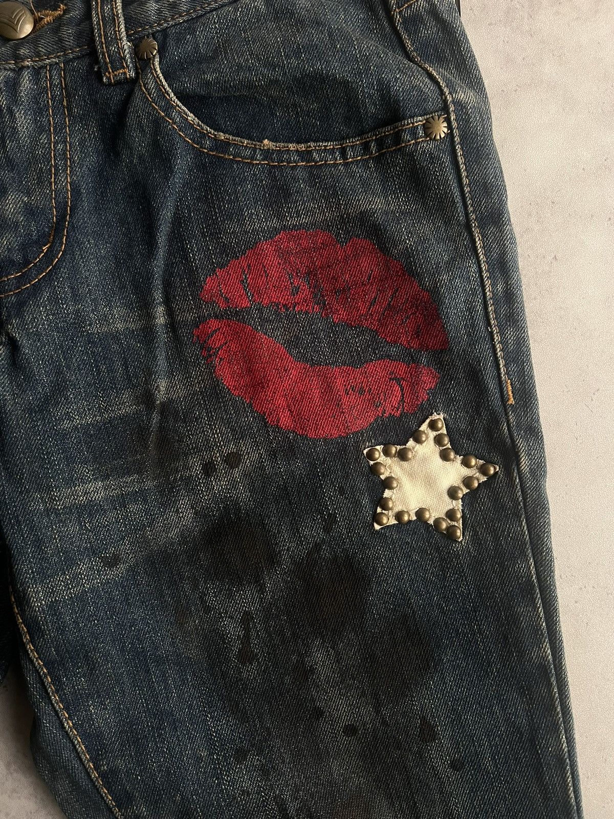 Japanese Brand Buzz Spunky “Kiss” Studded Mud Wash Jeans Size US 29 - 2 Thumbnail