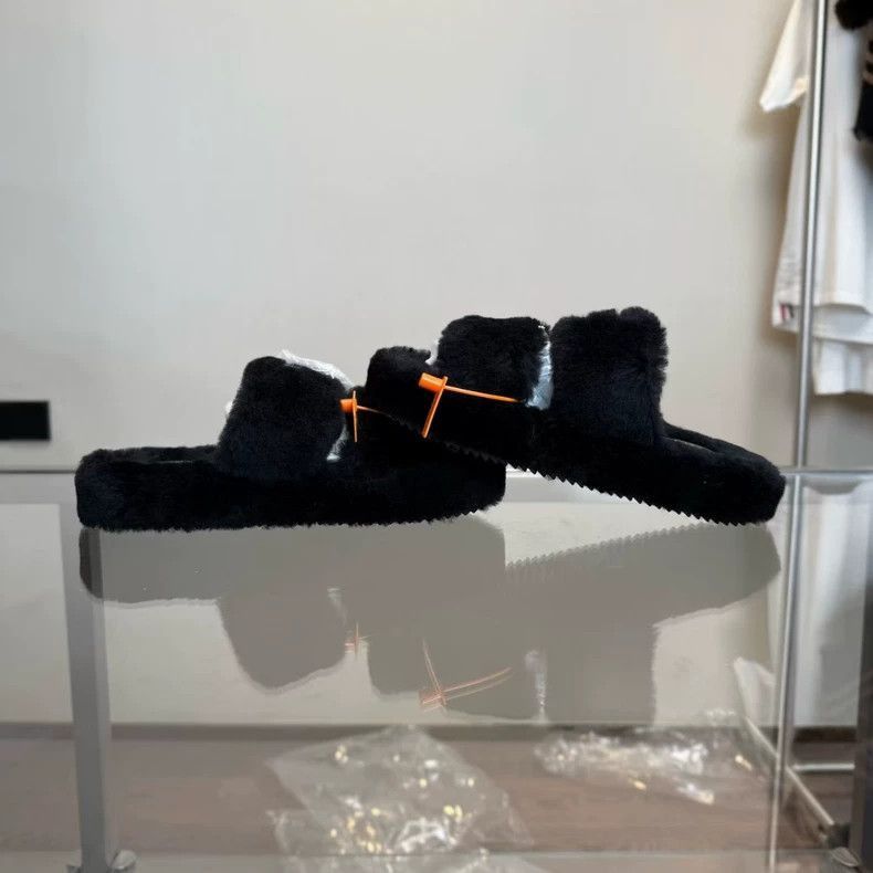 Celine CELINE Triomphe Sheepskin Slippers Size 37 Size US 6 / IT 36 - 4 Thumbnail