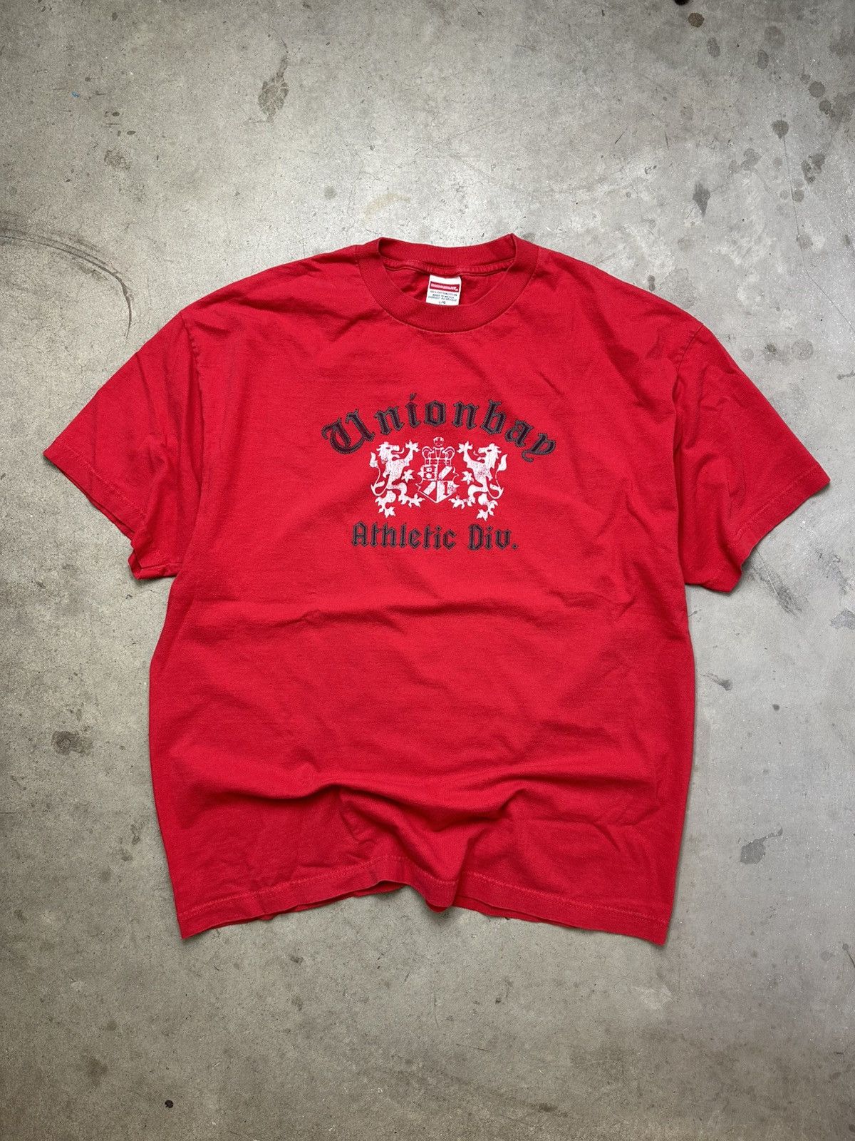 UNIONBAY Unionbay Crest Logo Tee Large Red Size US L / EU 52-54 / 3 - 1 Thumbnail