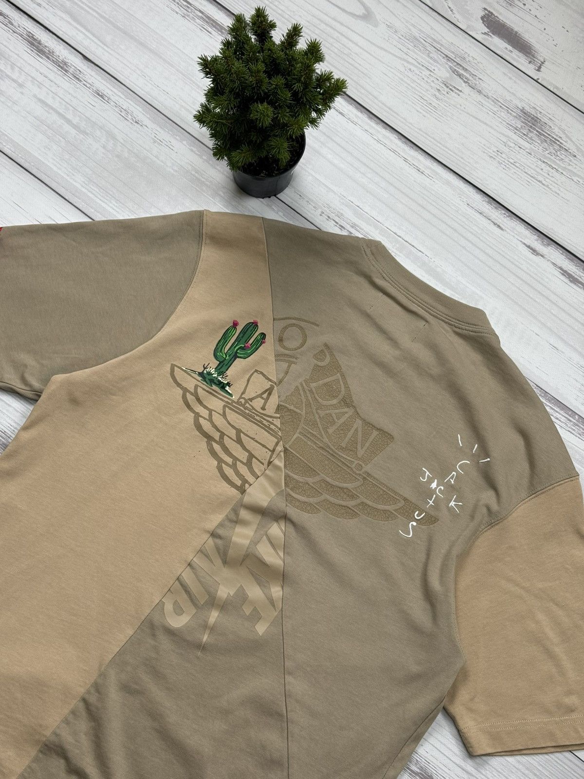 Nike × Travis Scott Travis Scott x Jordan Cactus Jack T-Shirt Beige Size US M / EU 48-50 / 2 - 4 Thumbnail