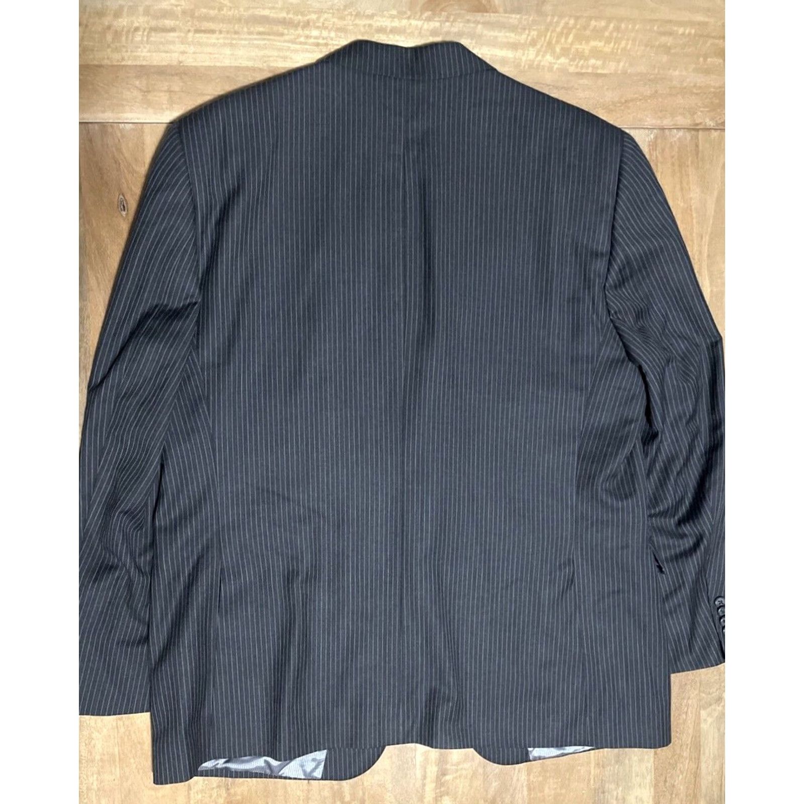 Jack Victor VINTAGE Jack Victor 2 Piece Dark Gray Pinstripe Suit Mens 46R Sport Jacket 40x28.5 Trousers Size US 30 / EU 46 - 3 Thumbnail